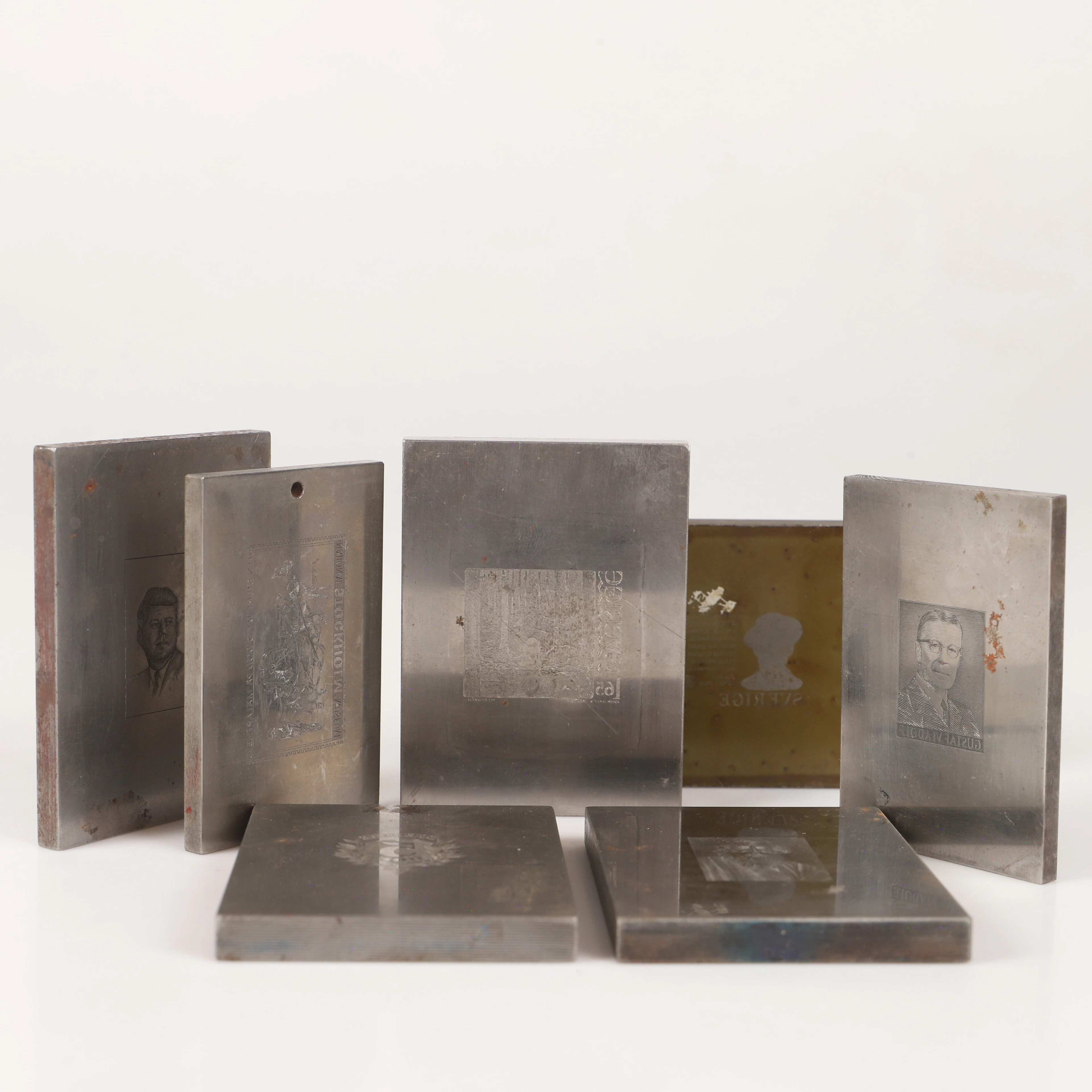 FRIMÄRKSKLICHÉER, 7 stycken, metall, bl. a. Majvor Franzén.