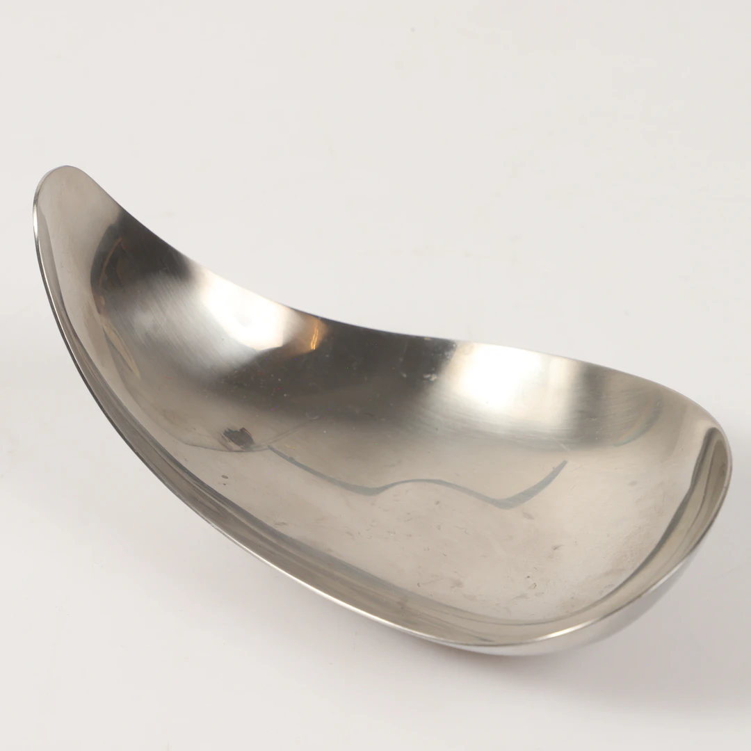 HELLE DAMKJÆR. Skål, "Leaf", rostfritt stål, Georg Jensen, Danmark.