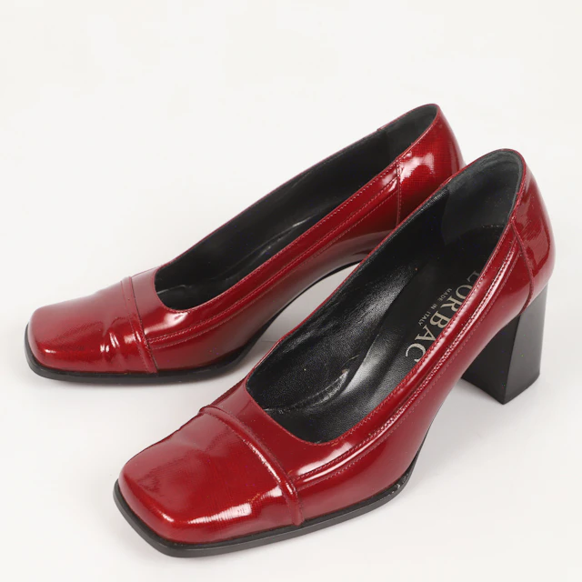 PUMPS, rött läder, Lorbac, Italien.