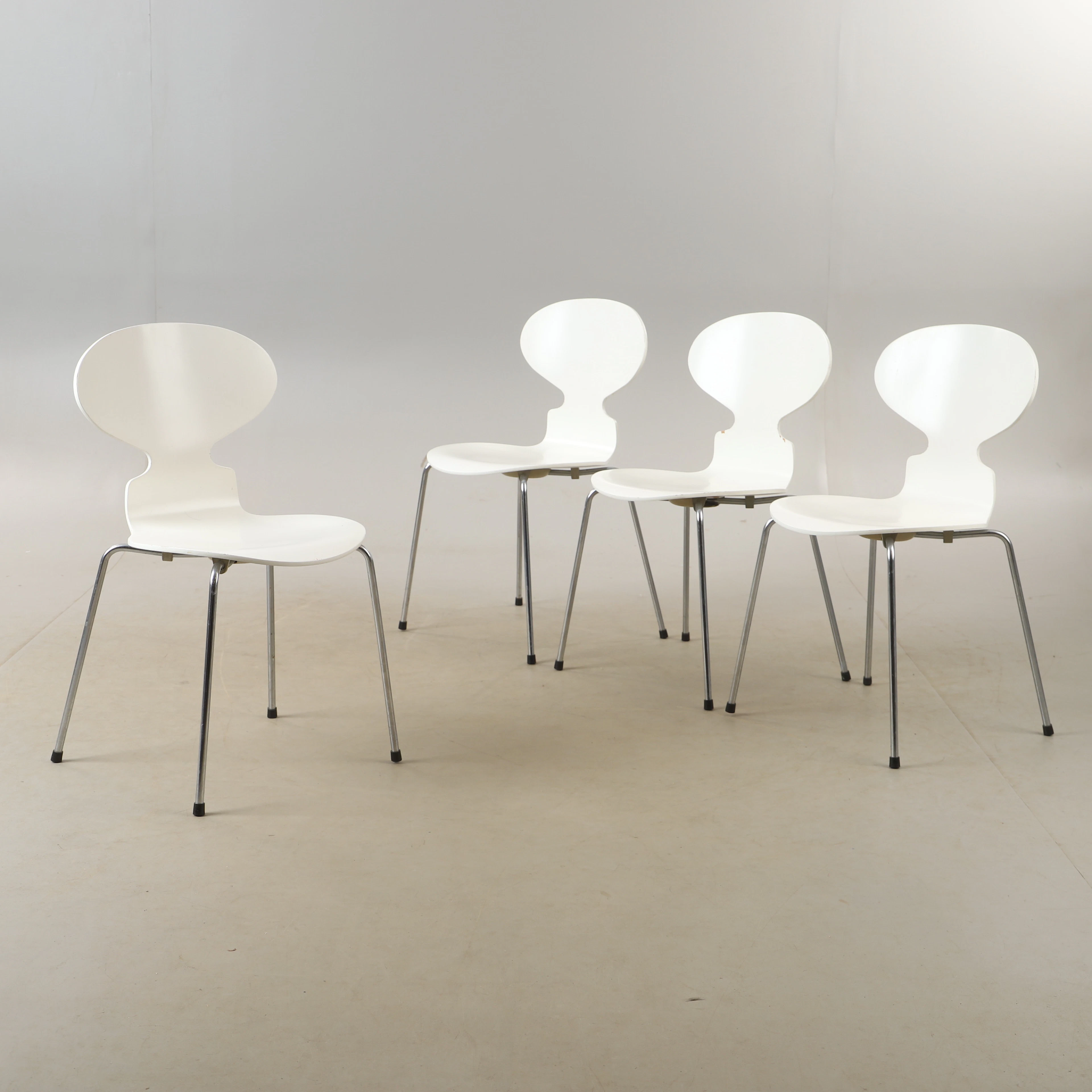 ARNE JACOBSEN. Stolar, 4 stycken, "Myran", Fritz Hansen, 1980-tal.