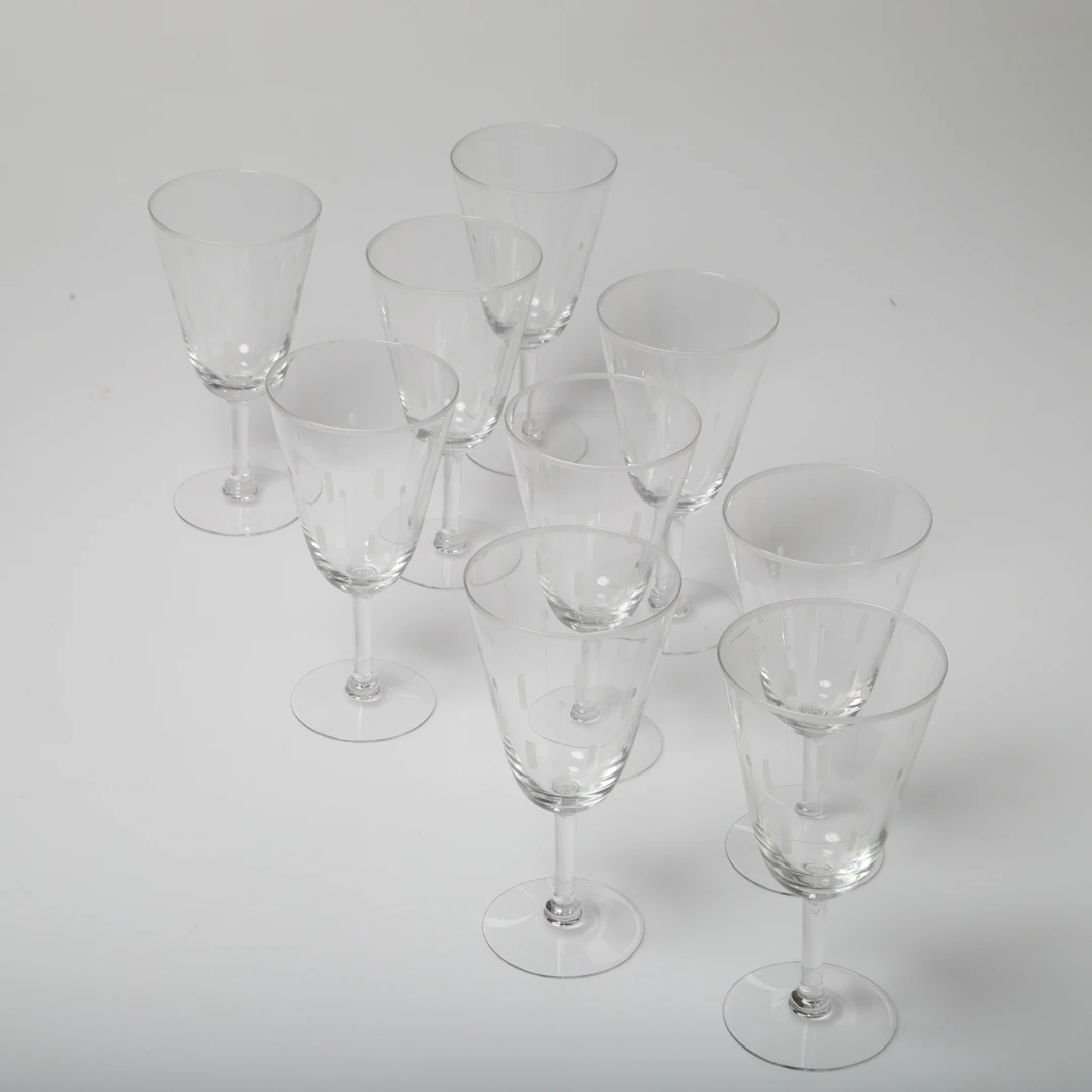 VINGLAS, 9 stycken, glas med etsad dekor, 1900-talets mitt.