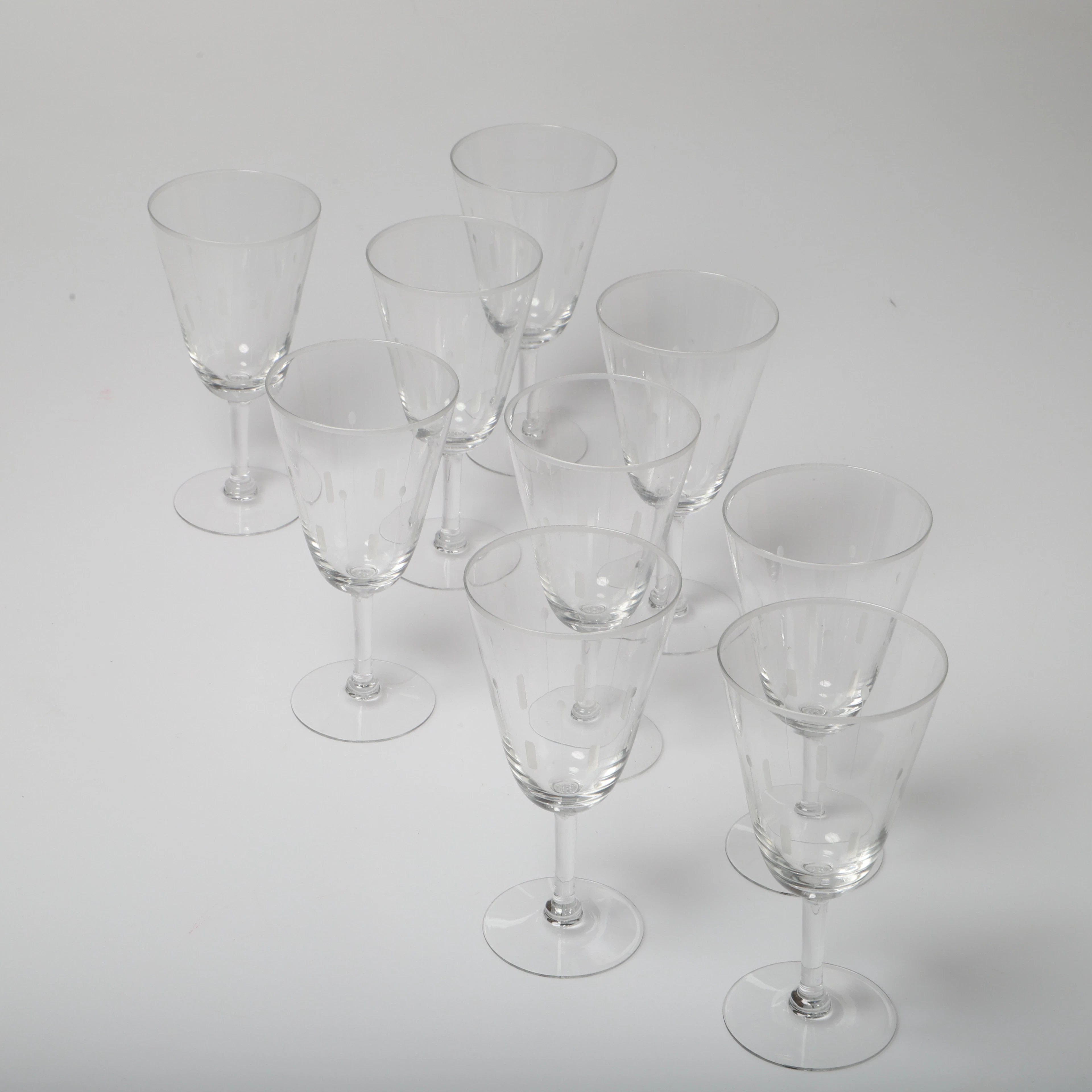 VINGLAS, 9 stycken, glas med etsad dekor, 1900-talets mitt.