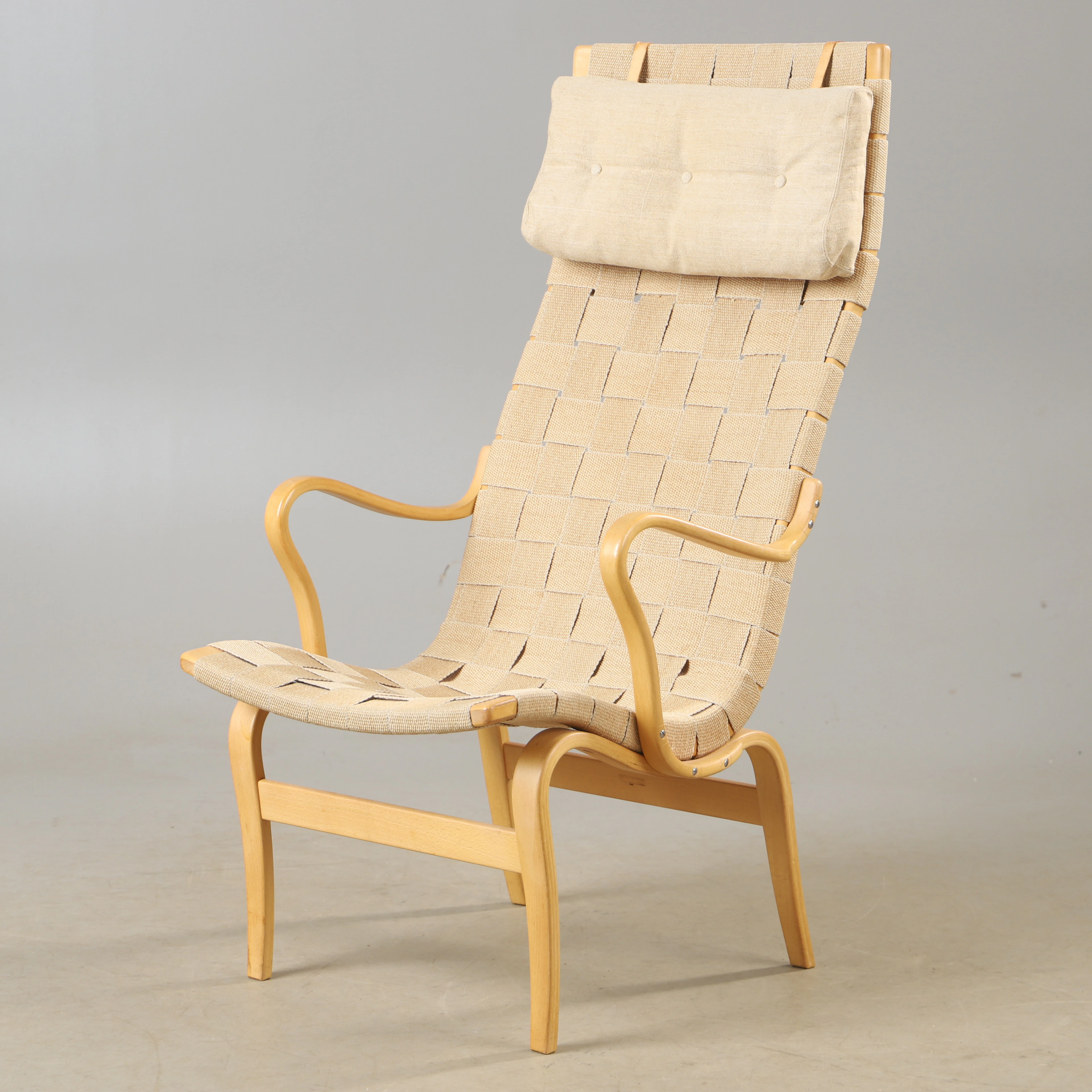 BRUNO MATHSSON. Fåtölj, "Eva Hög", sadeljord och bok, Mathsson design