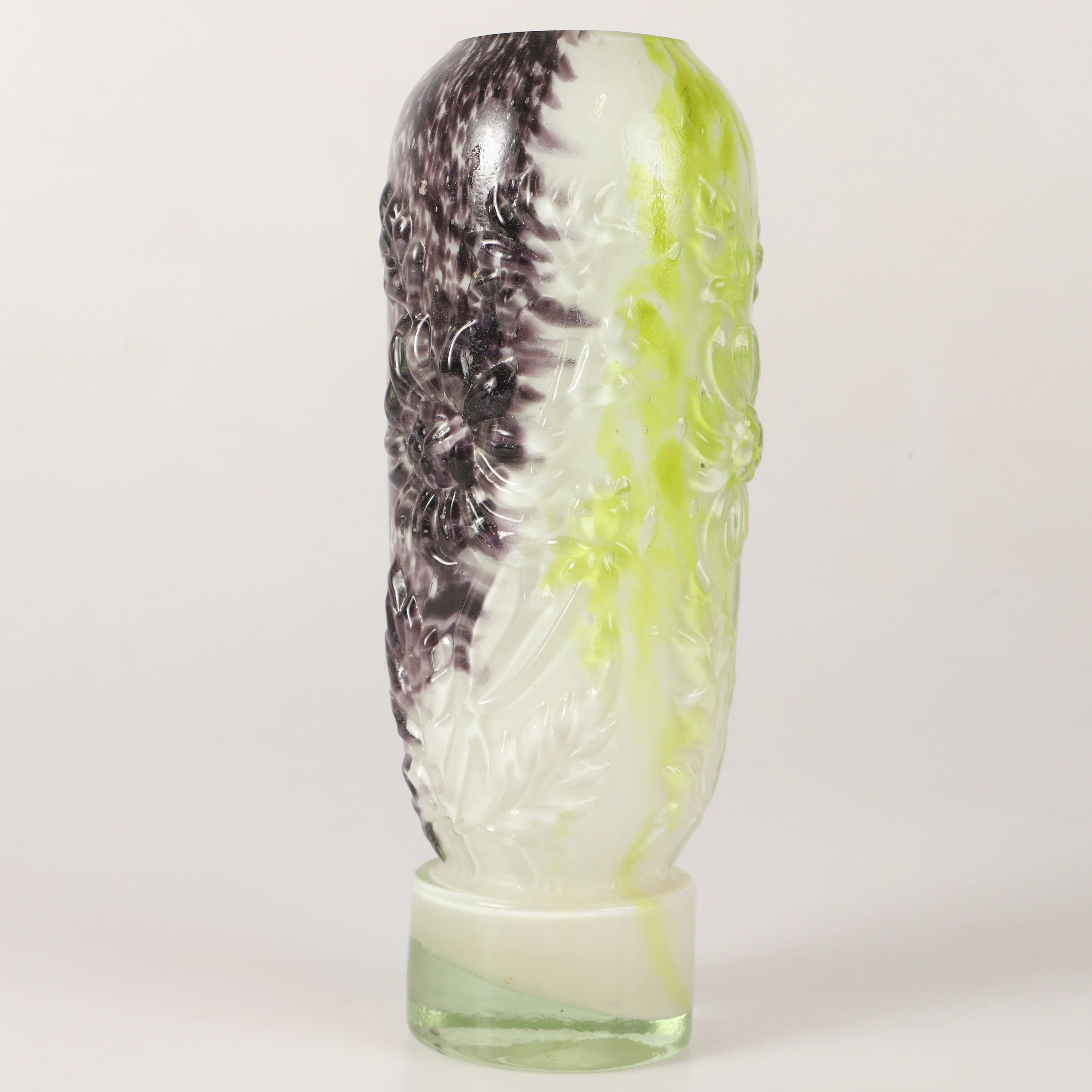 VAS, glas med dekor av blommor, 1900-tal.