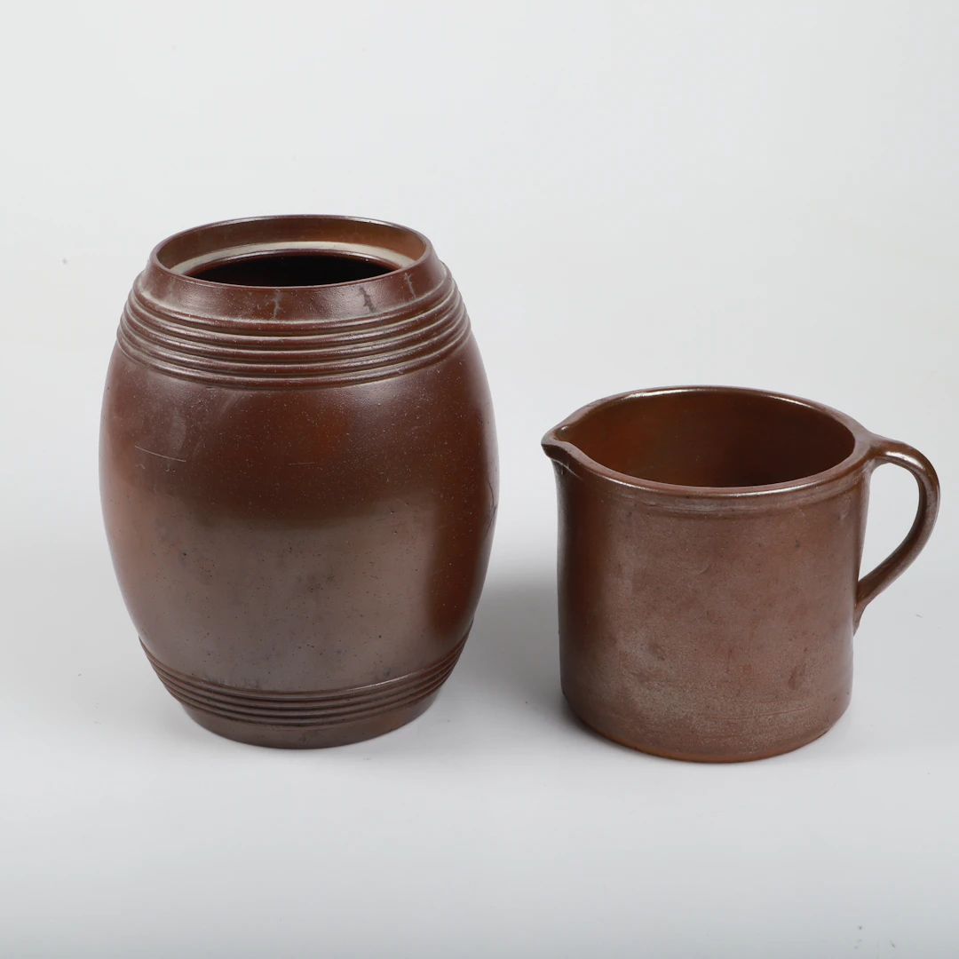 KRUS, 2 stycken, saltglaserad keramik, bl. a. Wallåkra.