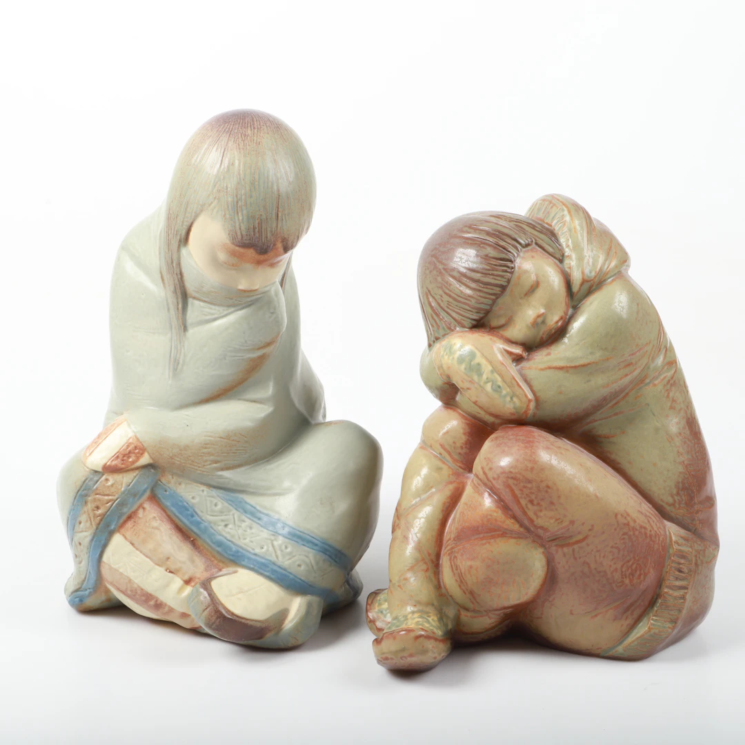 FIGURINER, 2 stycken, eskimåbarn, stengods, Lladro, Spanien.