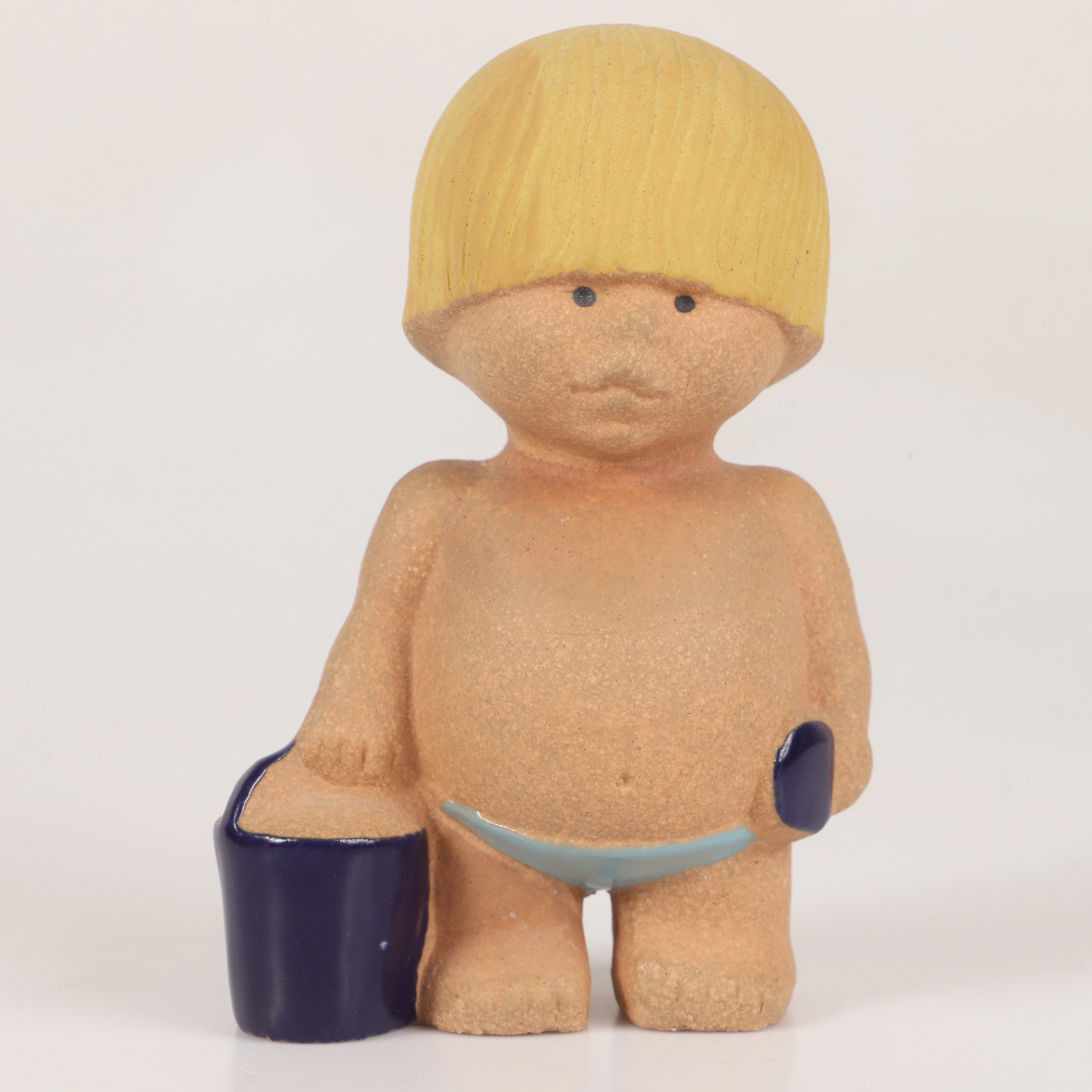 LISA LARSON. Figurin, "Väst", ur serien "All världens barn", stengods
