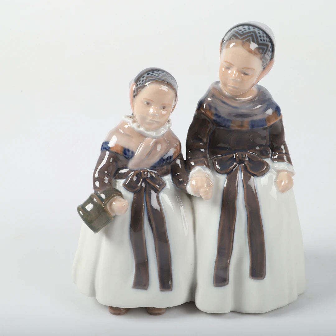 FIGURIN, 2 kvinnor, porslin, Royal Copenhagen, Danmark.