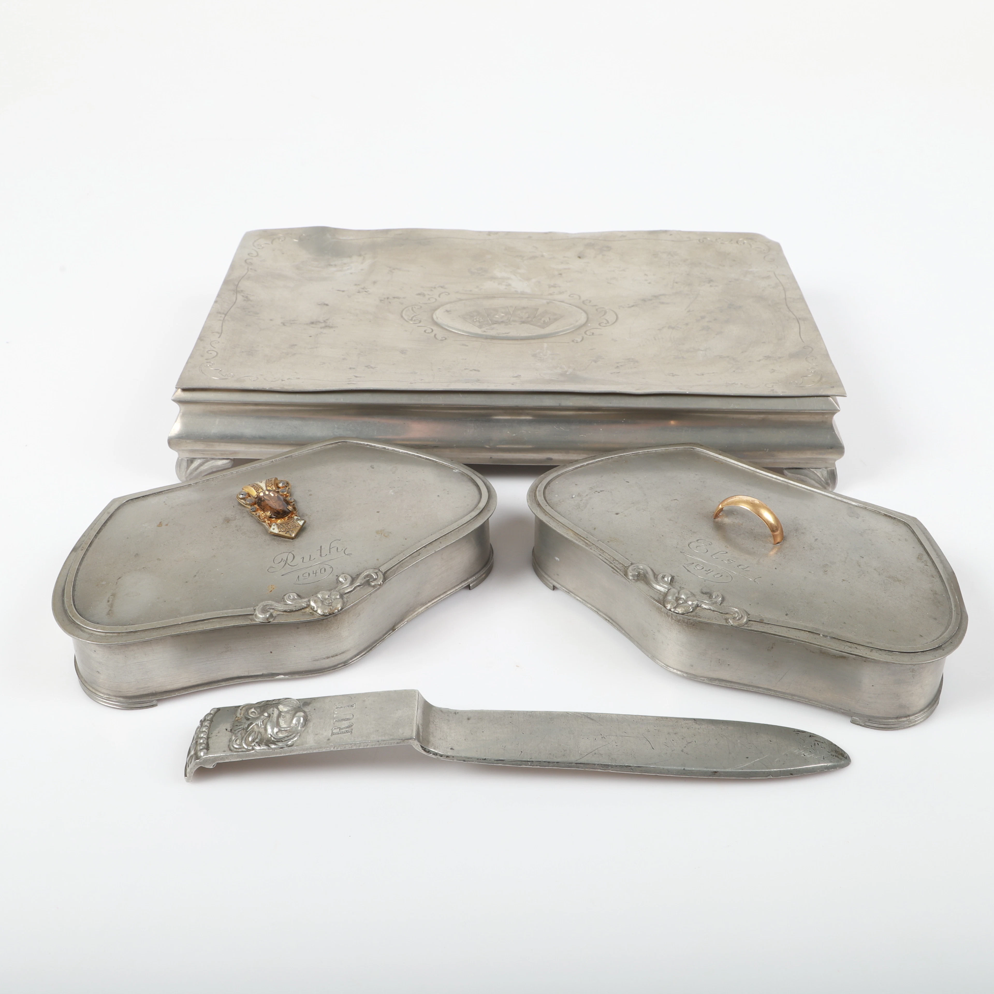 SKRIN MED LOCK MM, 4 delar, tenn, bl a JLH, 1900-tal.