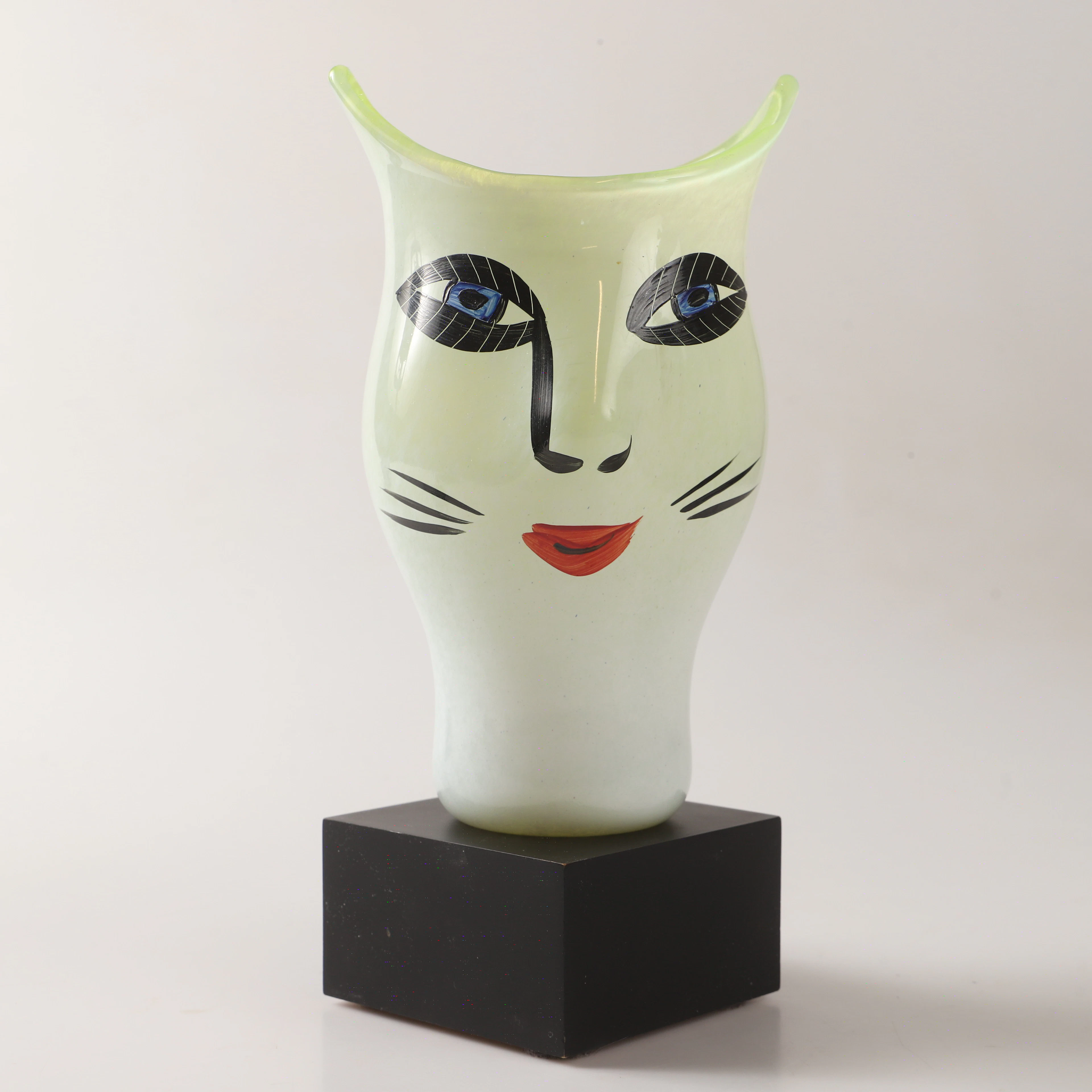 ULRICA HYDMAN-VALLIEN. Vas, "Open Minds", glas, Kosta Boda.