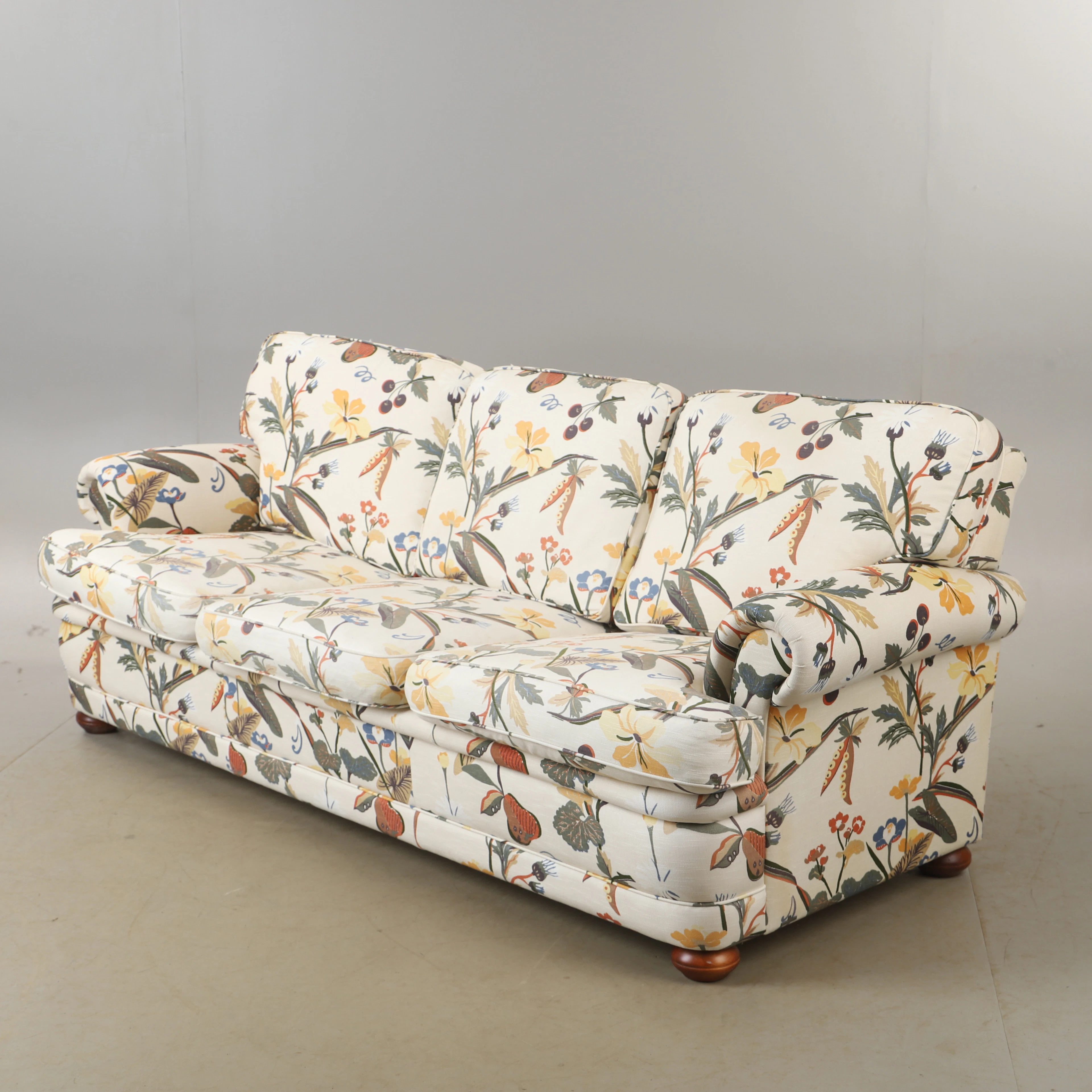 SOFFA, ”Oxford”, textilklädd, textil ”Visingsö”, Bröderna Andersson, 2000-tal.