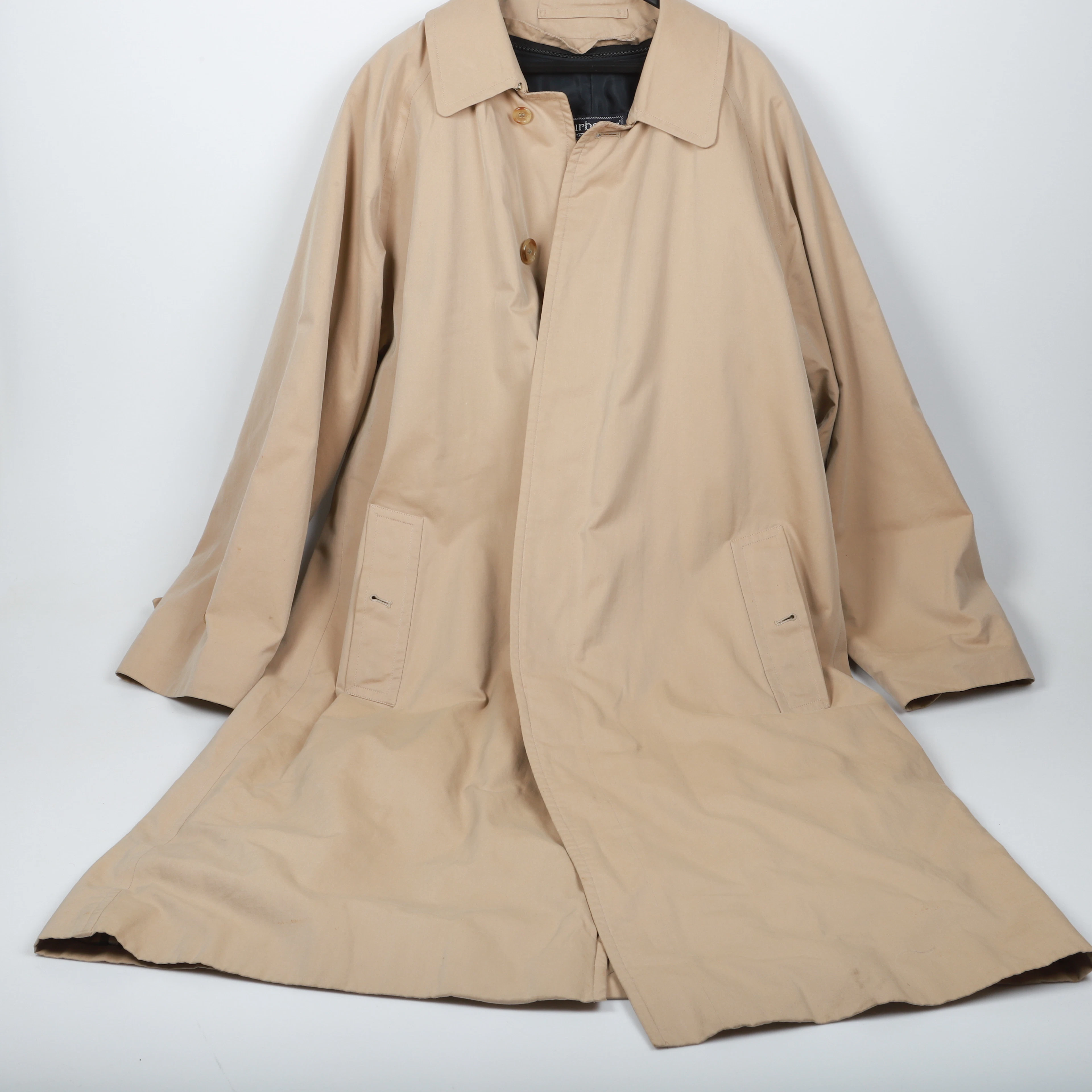 TRENCHCOAT, herrmodell med ull/kamelhårsfoder, Burberry, England.