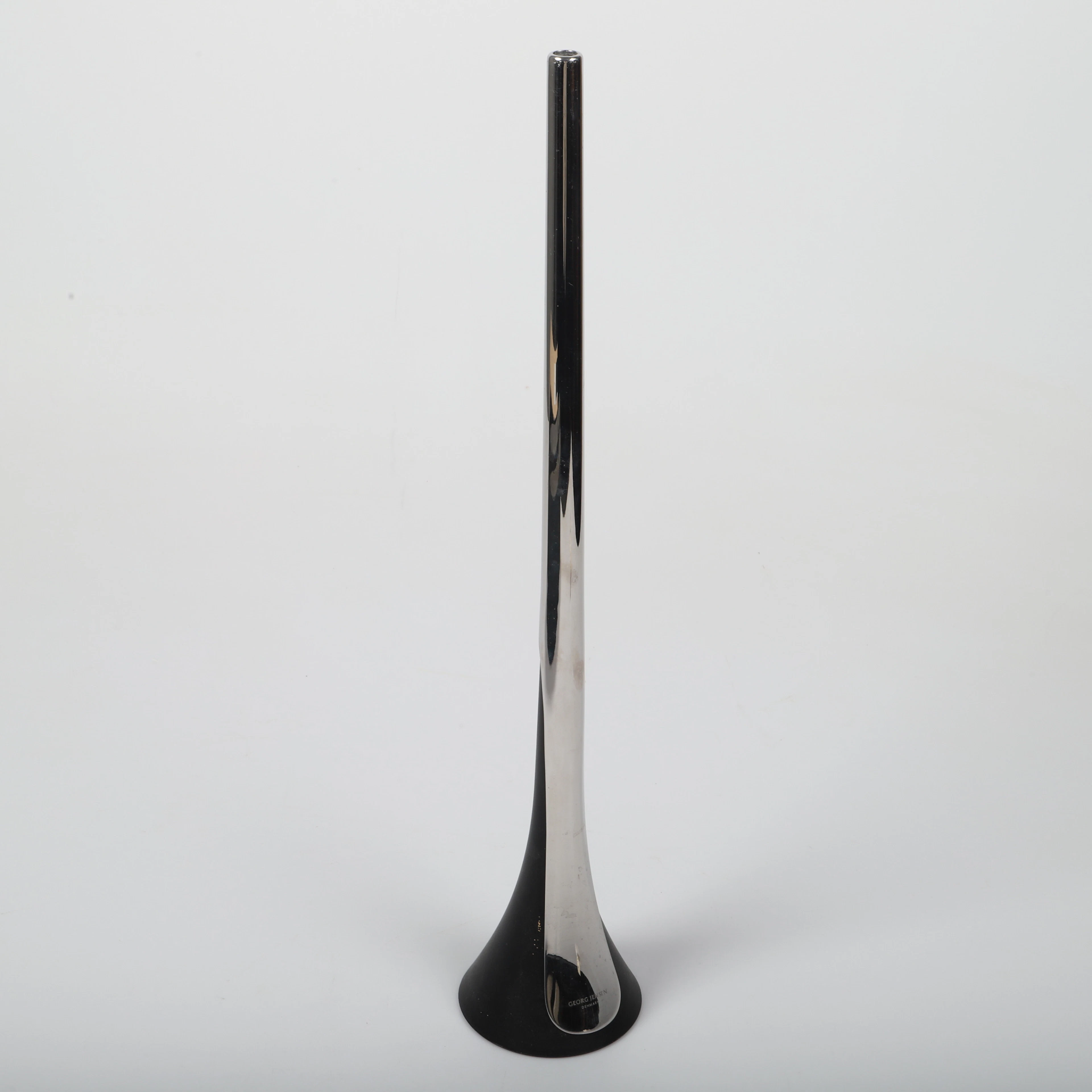 MICHAEL YOUNG. Skohorn med ställ, "Voyage", metall, Georg Jensen, Danmark.