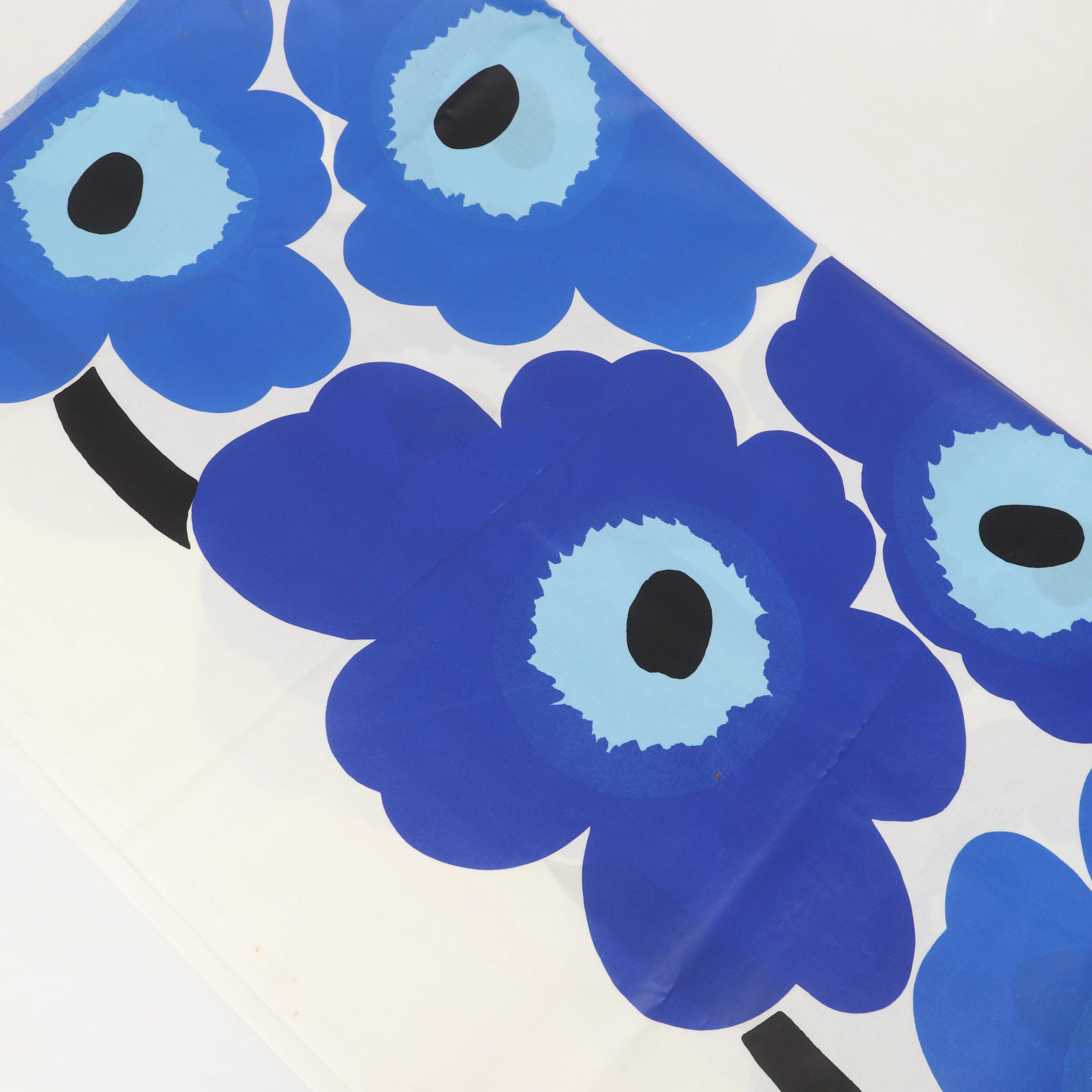 MAIJA ISOLA. Vaxduk, "Unikko", Marimekko, Finland.