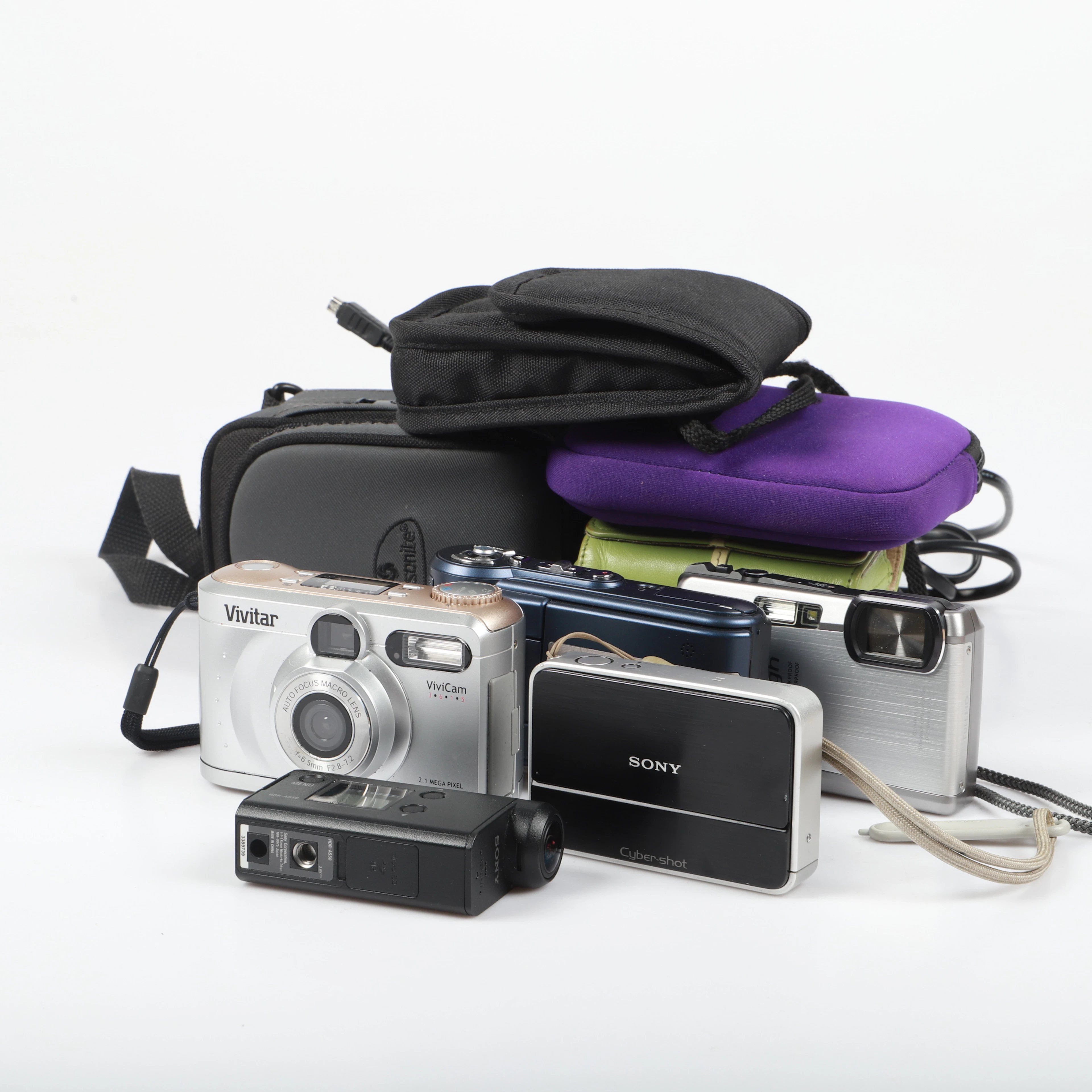 KOMPAKTKAMEROR, 5 stycken, bl. a. Olympus och Sony.