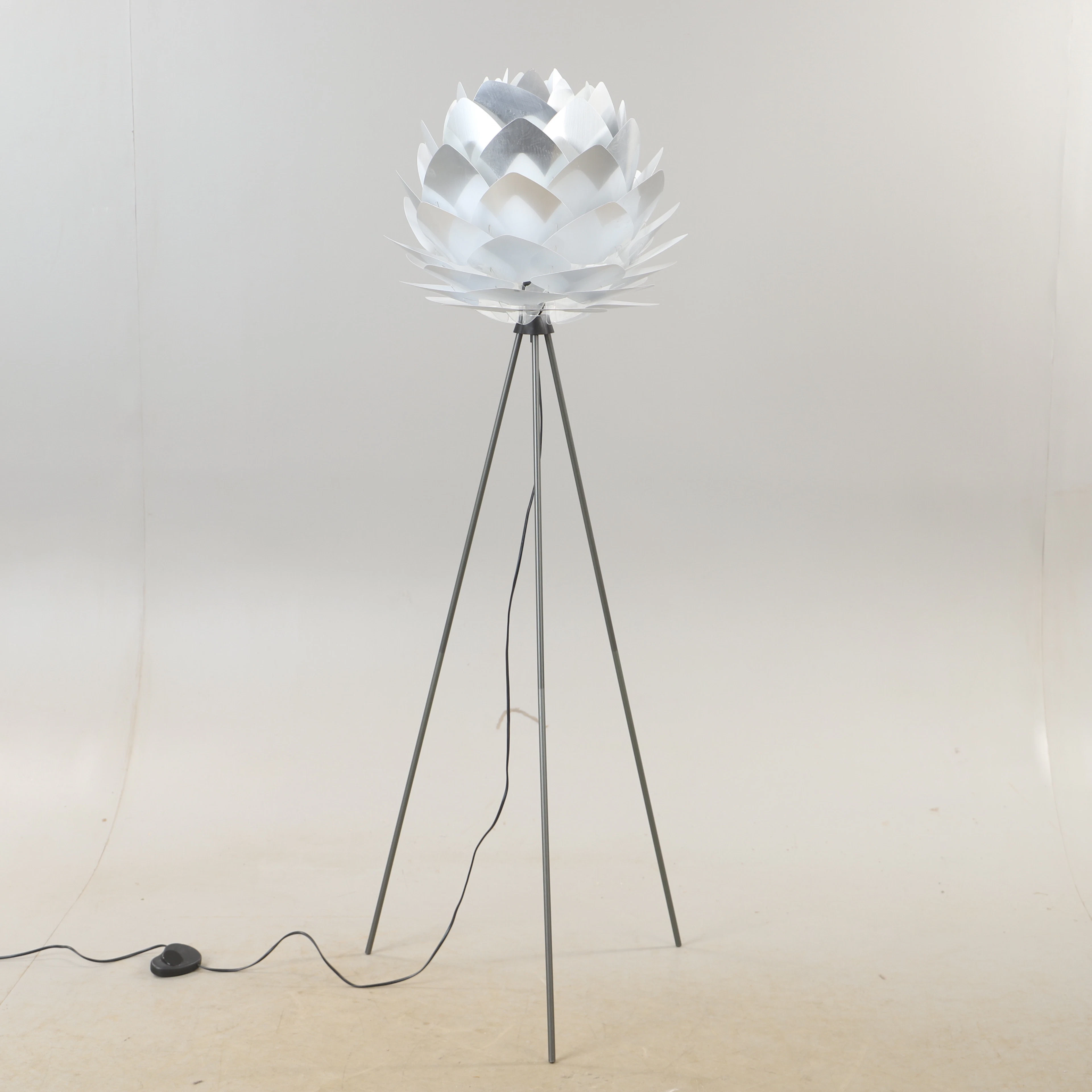 GOLVLAMPA, "Silvia" Umage & "Treben" IKEA, plast och metall.