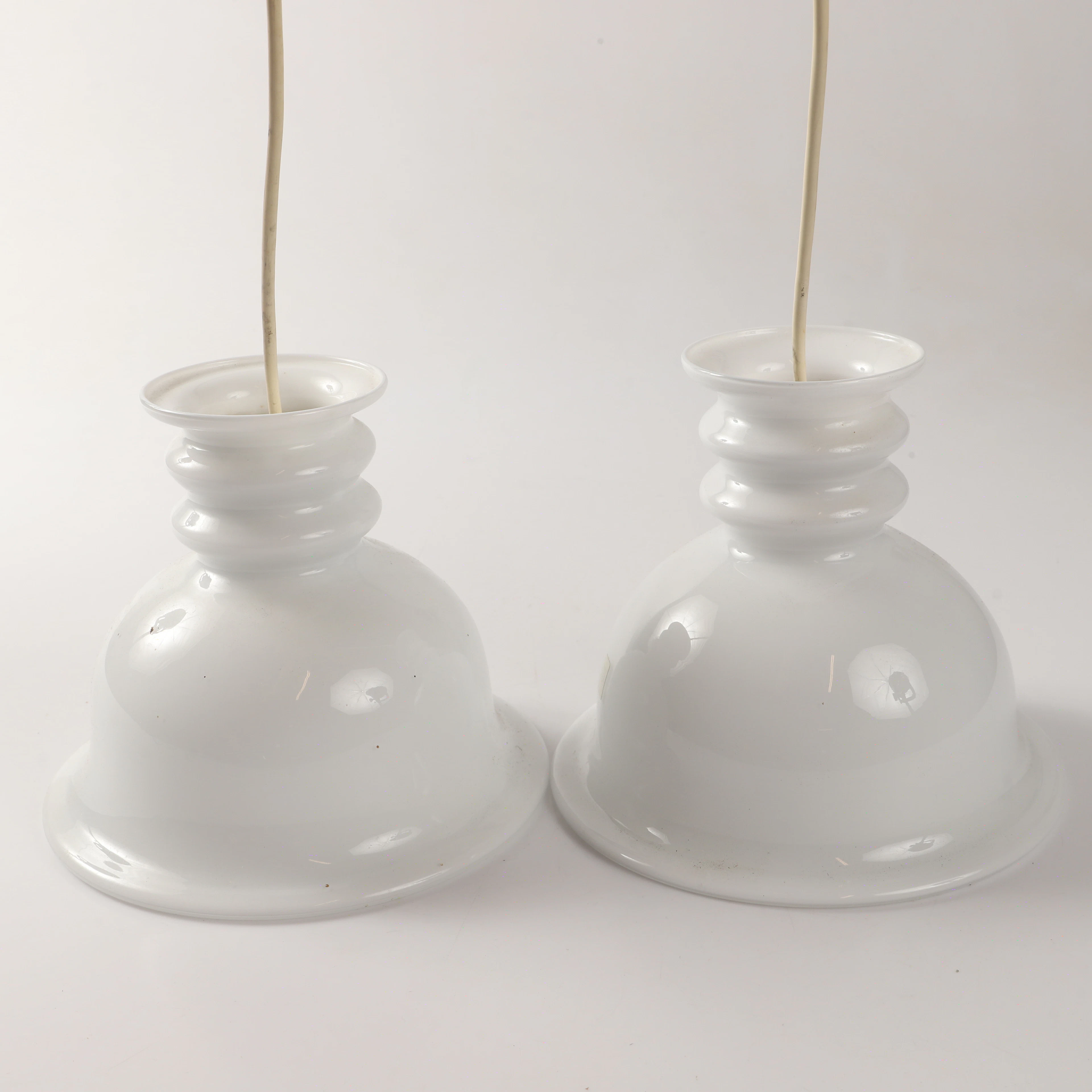 SIDSE WERNER (1931-89). Taklampor 1 par, "Kropendel", munblåst opalglas