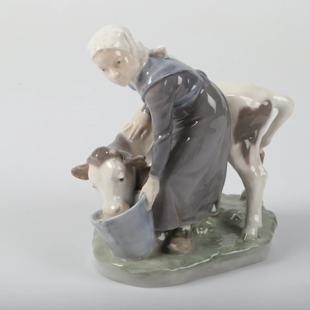 CHRISTIAN THOMSEN. Figurin, piga med kalv porslin, Royal Copenhagen, Danmark.