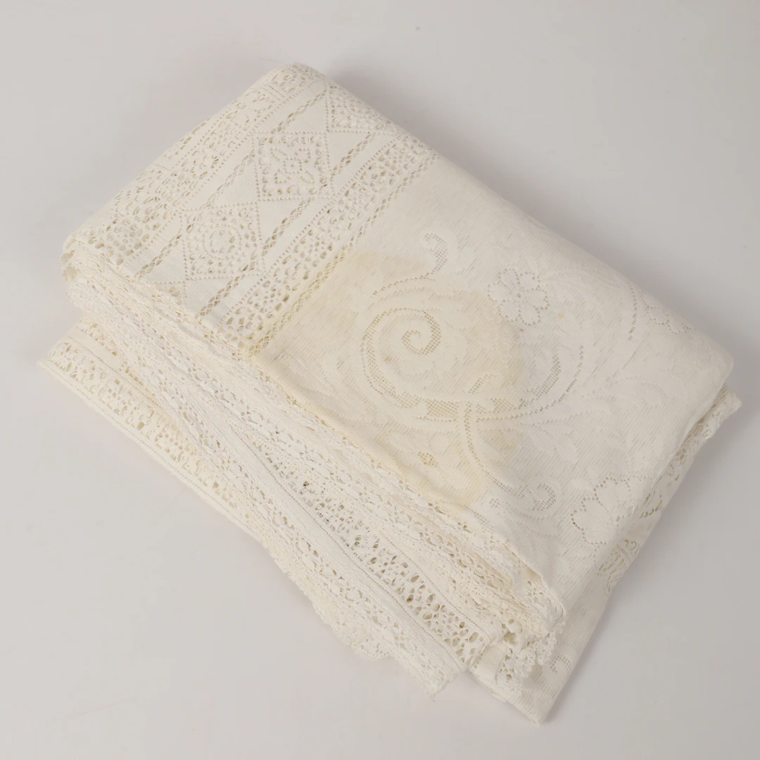 SÄNGÖVERKAST/BORDSDUK, broderad, 1900-talets andra hälft.