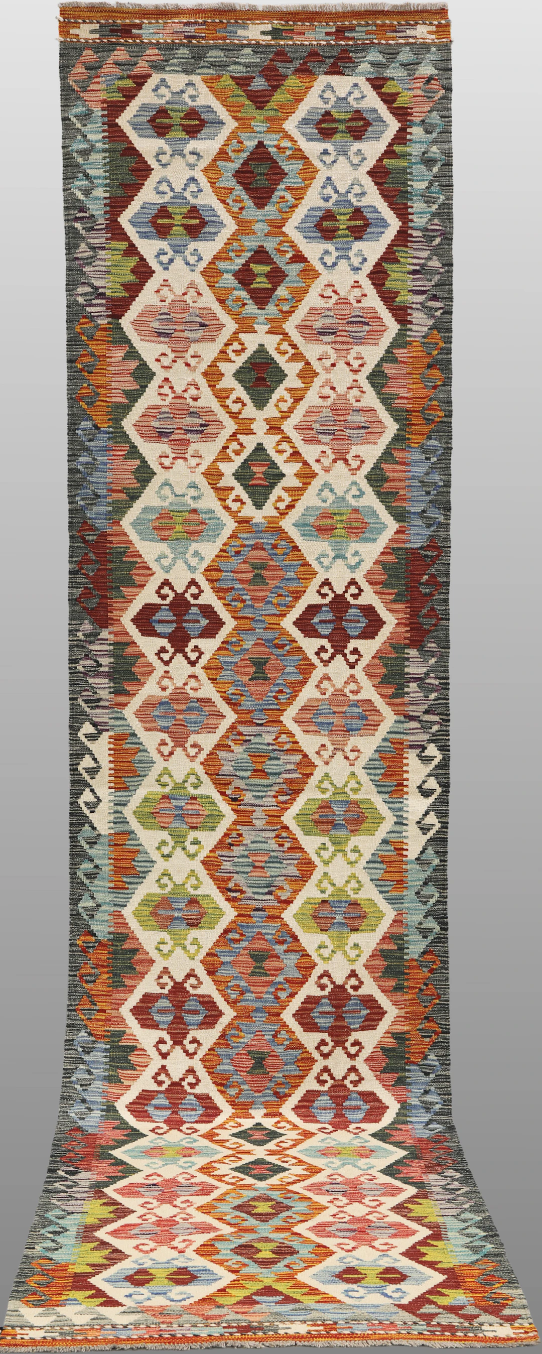 MATTA, "Kelim", galleri, 386 x 84 cm.