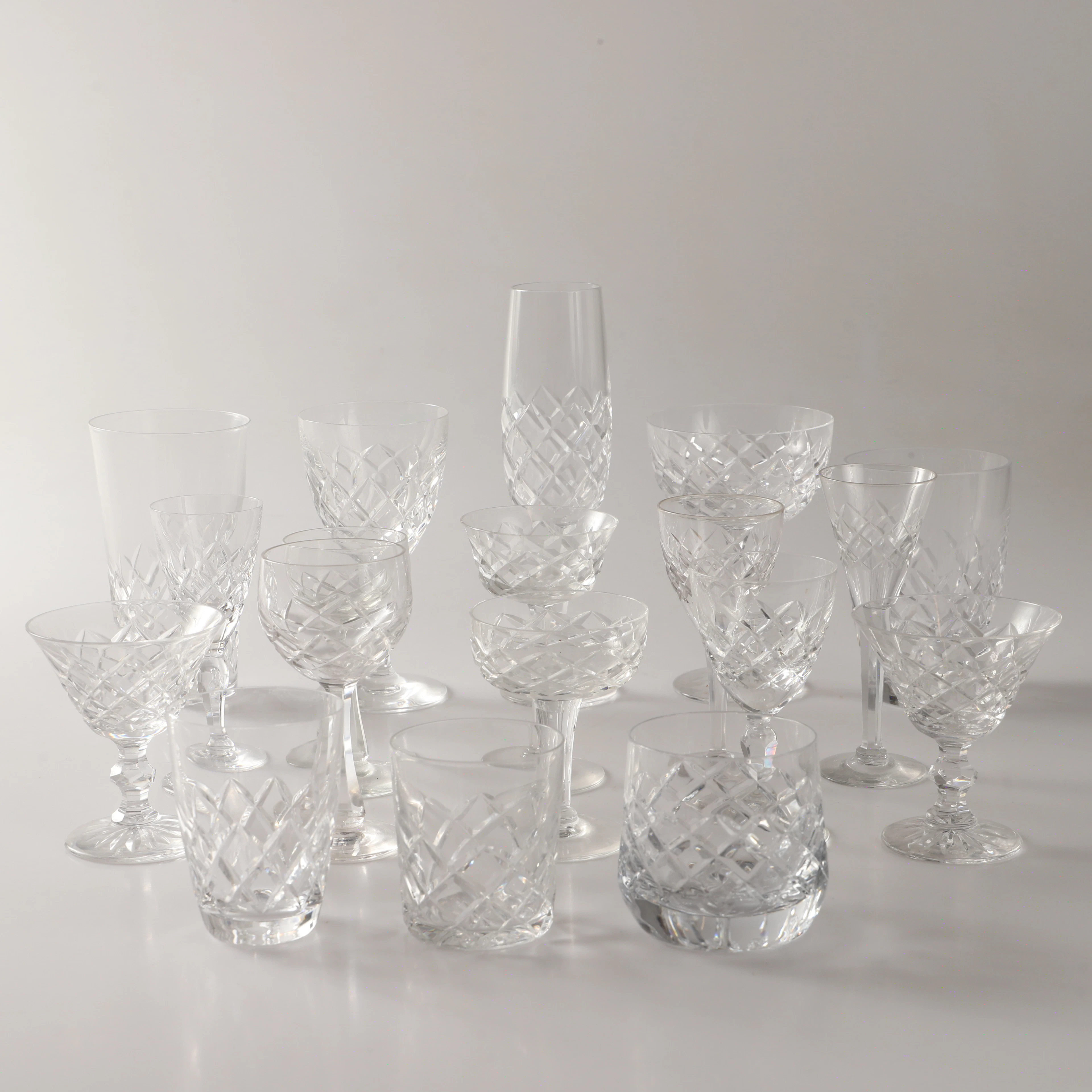 GLASSERVIS, 108 delar, rutslipad kristall.