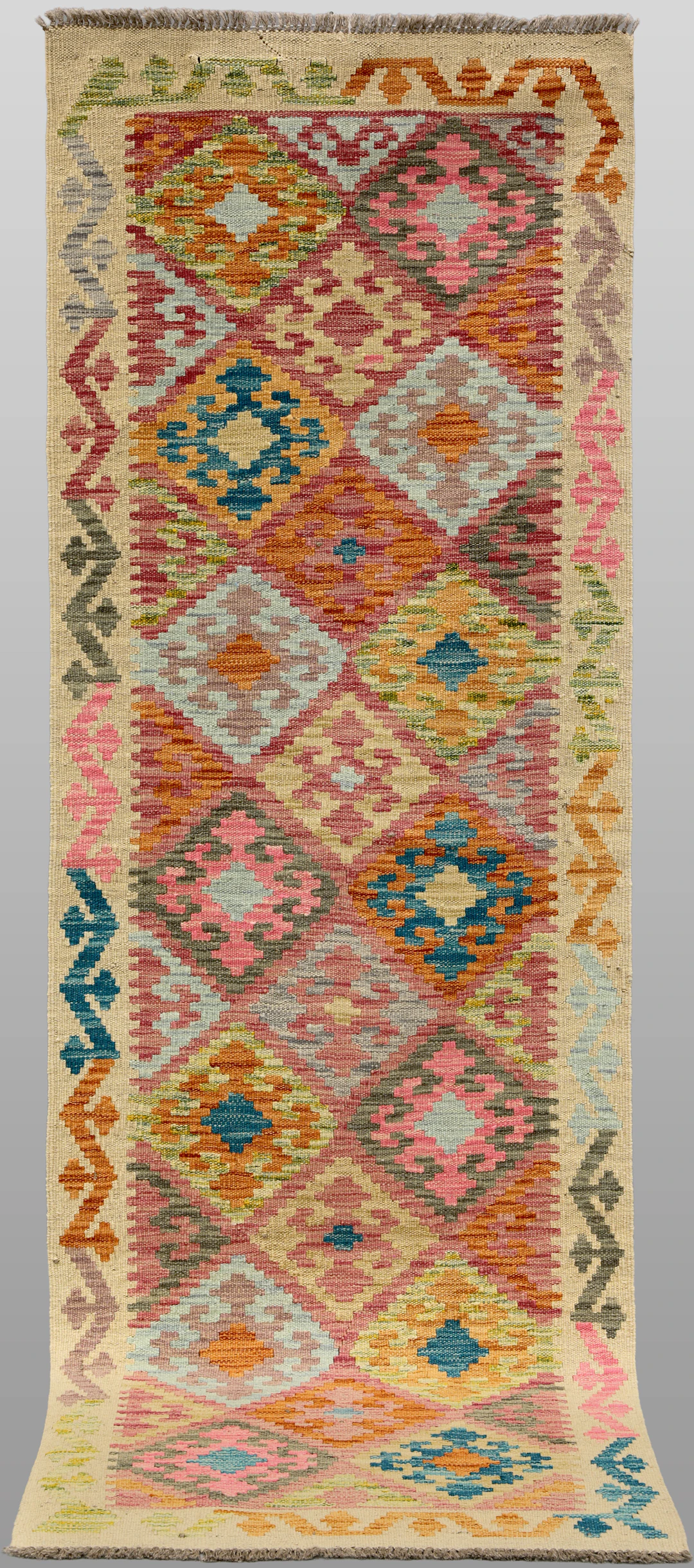 MATTA, "Kelim", galleri, 322 x 78 cm.
