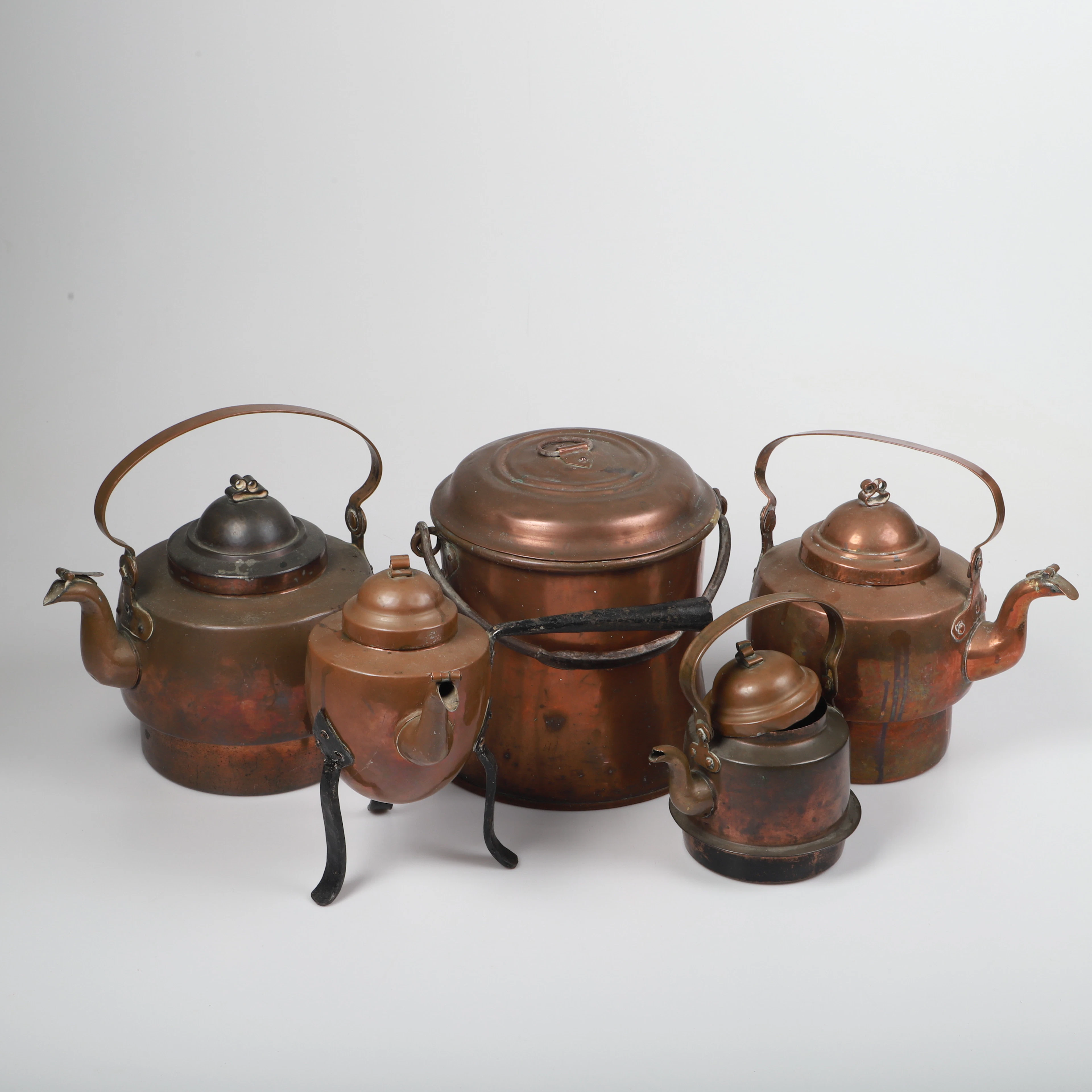 KAFFEKITTLAR SAMT HINK, 5 delar, koppar, 1800/1900-tal.