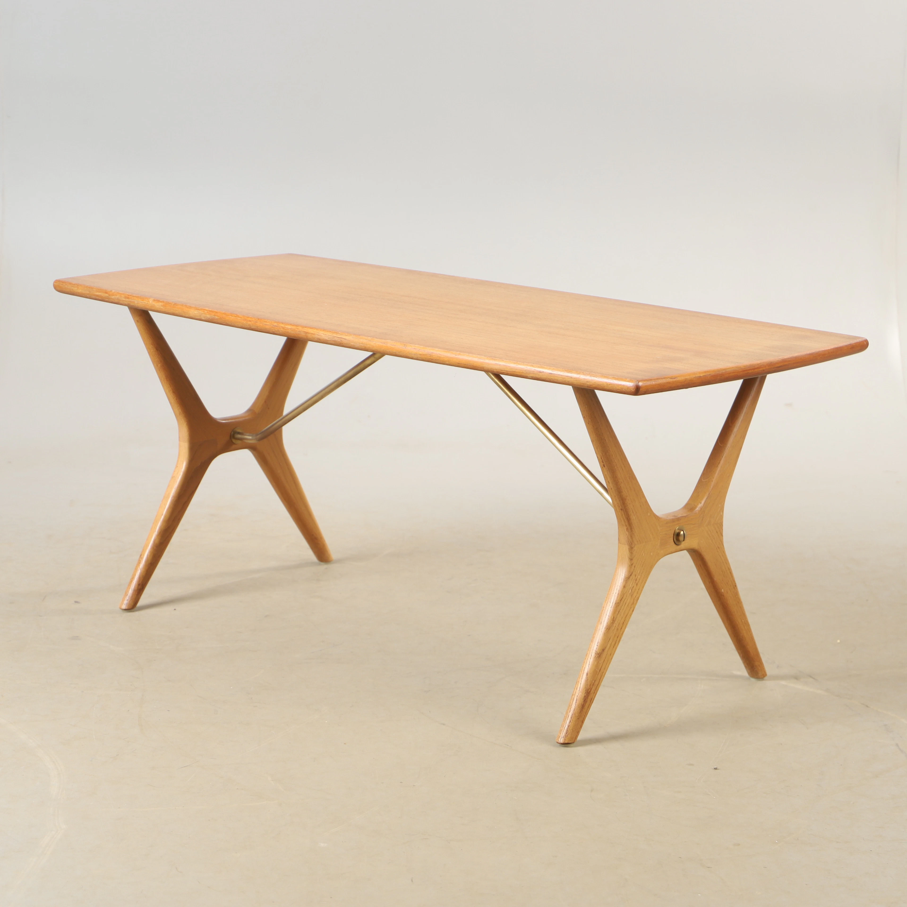 KARL ERIK EKSELIUS. Soffbord, teak och ek, AB J.O. Carlssons Möbelindustri