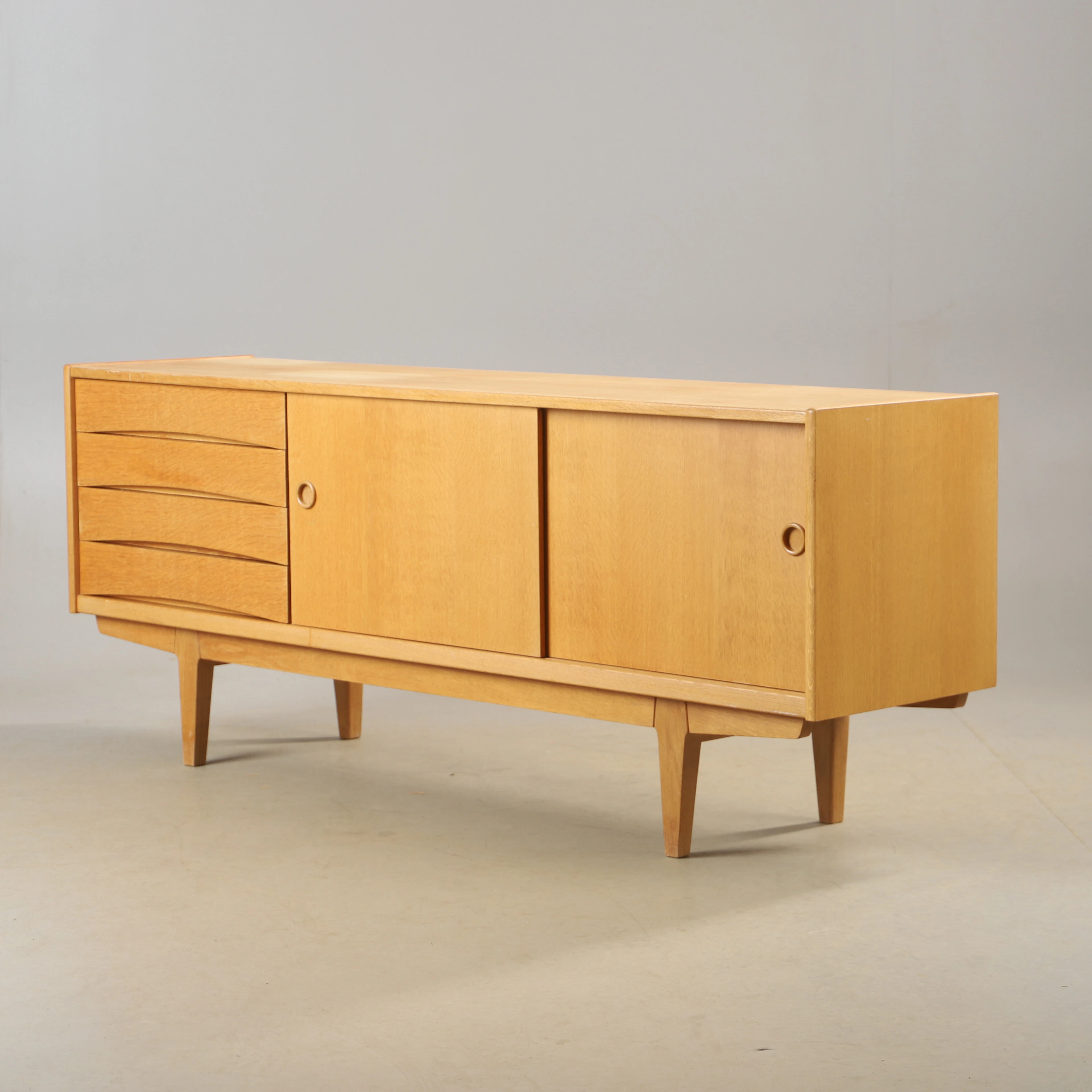 ERIK WÖRTZ. Sideboard, "Ulvö", ek, IKEA, 1900-talets mitt.