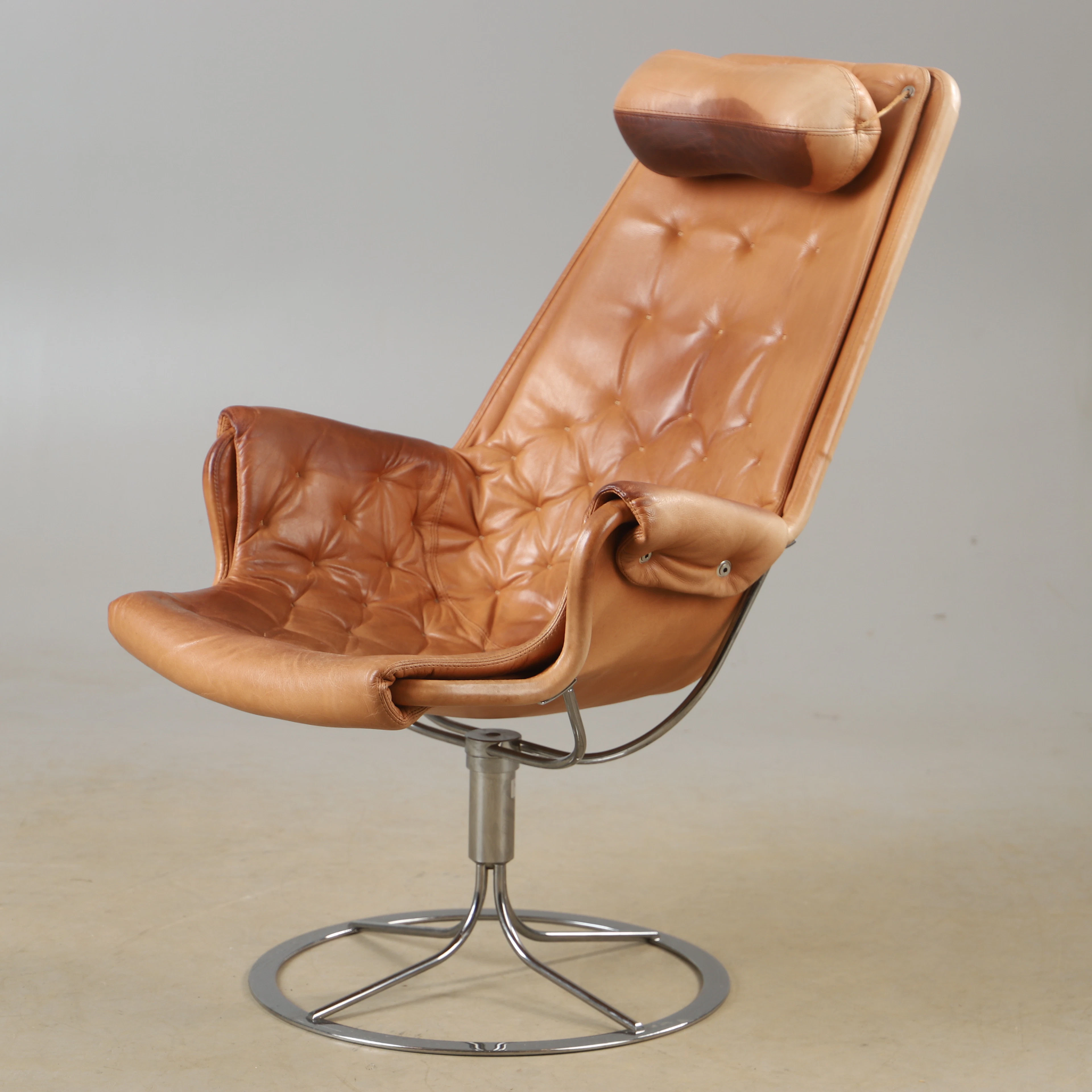 BRUNO MATHSSON. Snurrfåtölj, "Jetson", skinn, DUX.