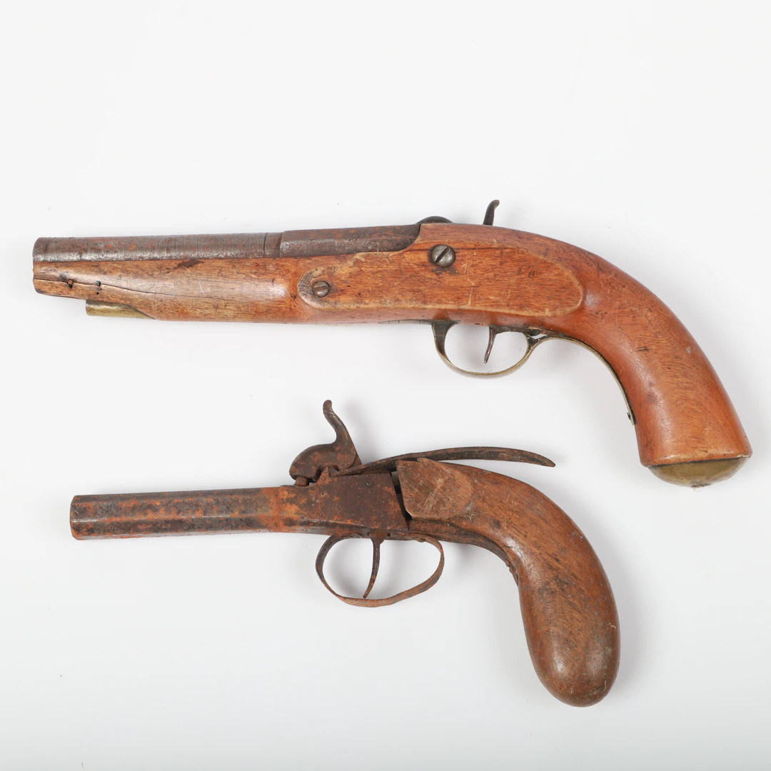 SLAGLÅSPISTOLER, 2 stycken, 1800-tal.