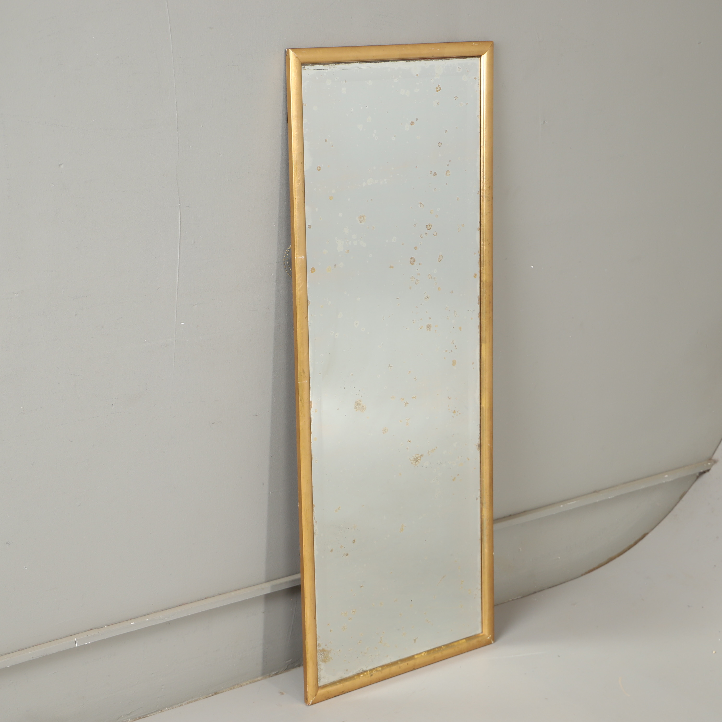 SPEGEL, förgylld ram med facettslipat glas, 1900-talets mitt.