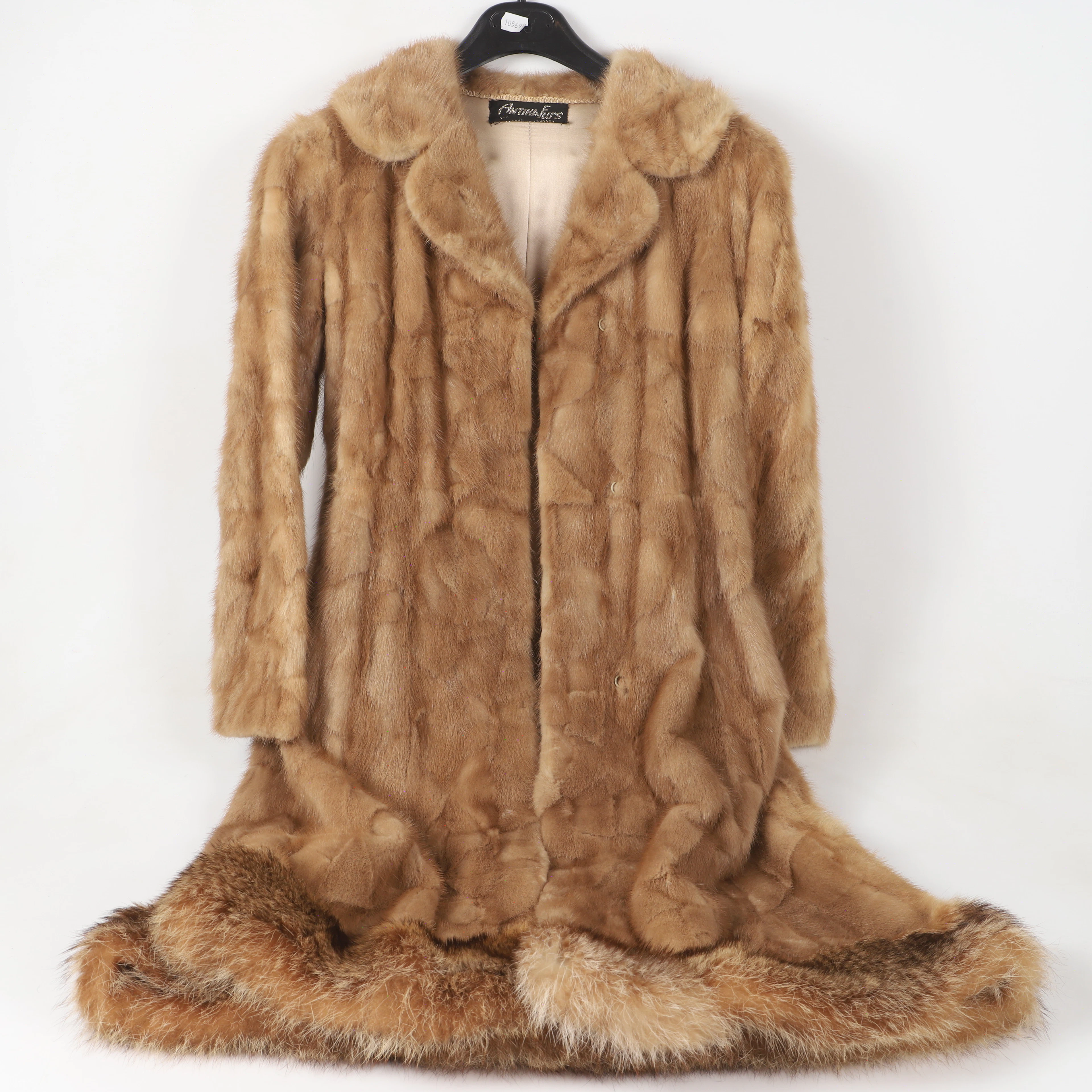 PÄLSKAPPA, ljus mink med rävbräm, Antika Furs, Grekland.