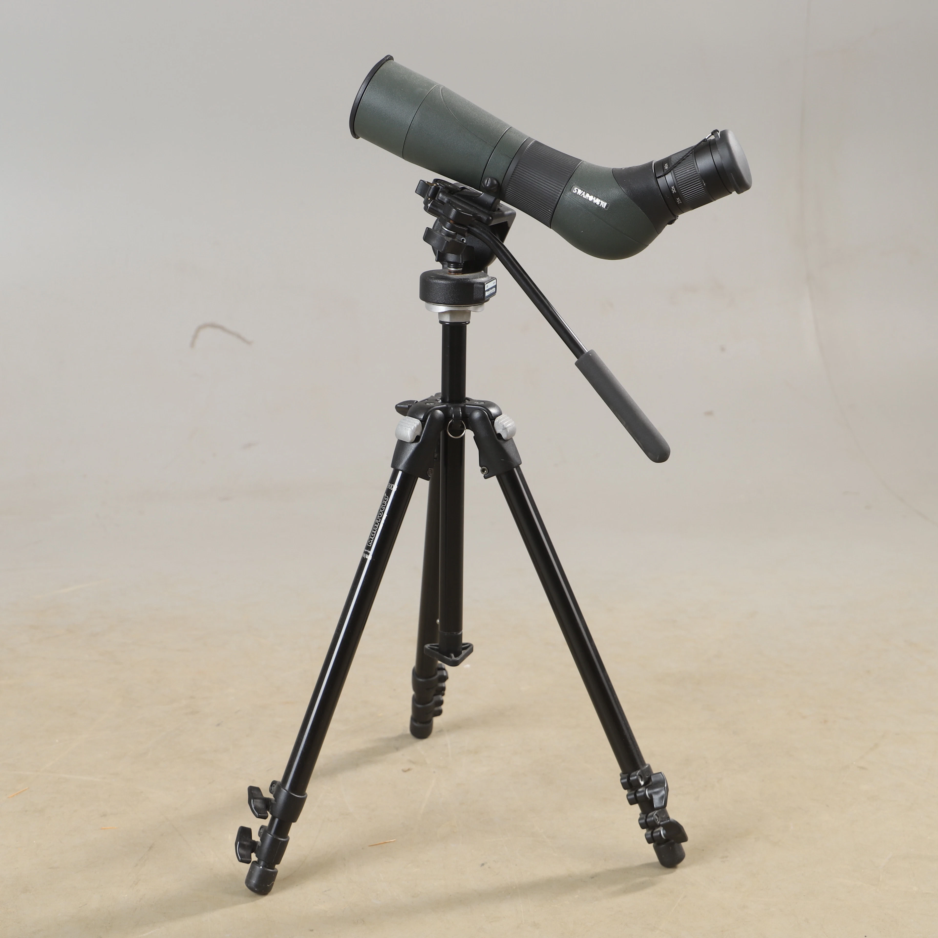 TUBKIKARE PÅ STATIV, Swarovski 25-50w, Manfrotto 190DB.