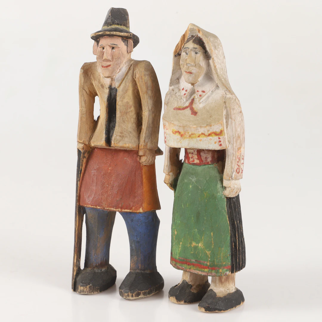 OIDENTIFIERAD KONSTNÄR. Figuriner, 2 stycken, målat och snidat trä