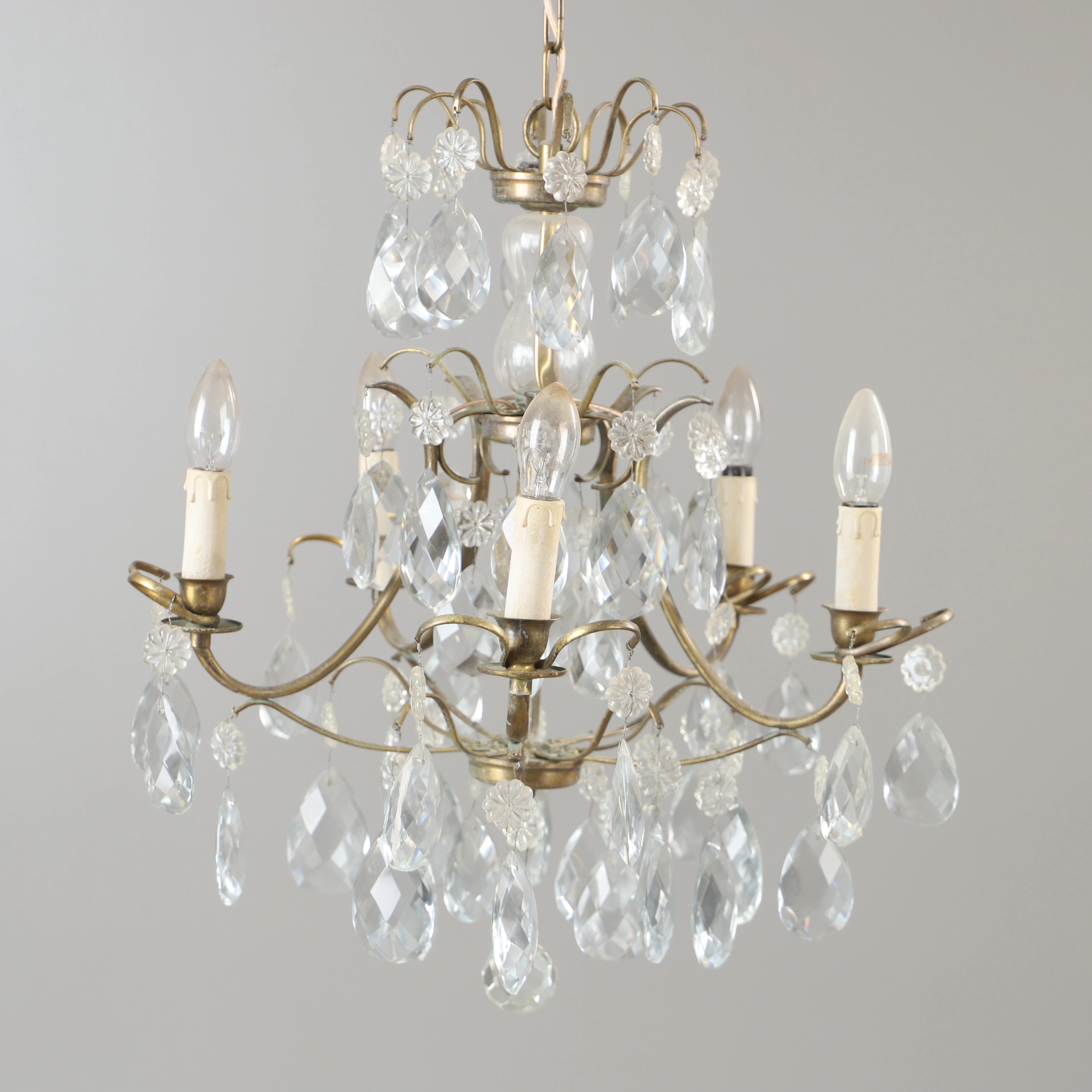 LJUSKRONA, 5-armad, mässing med prismor, barockstil.