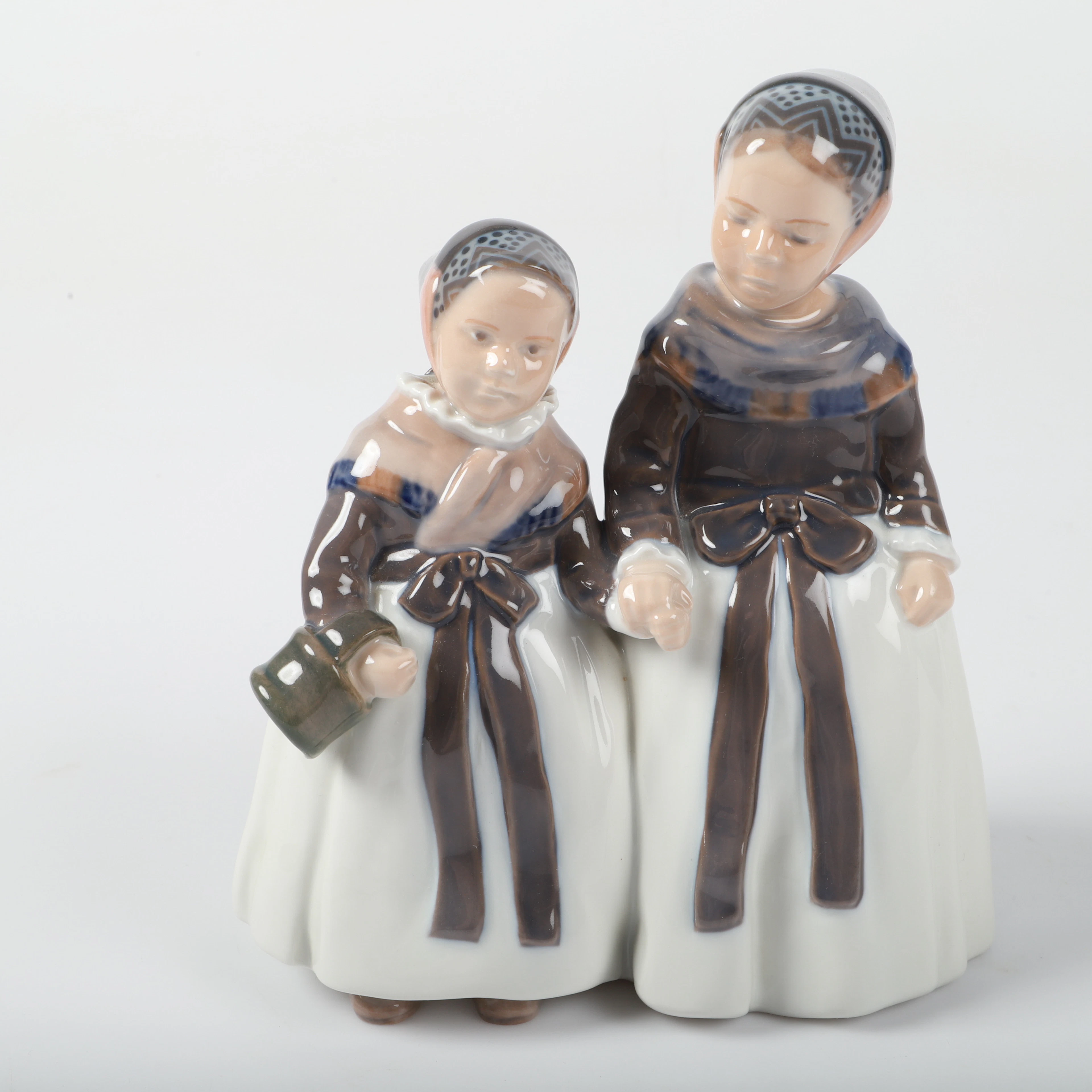 FIGURIN, 2 kvinnor, porslin, Royal Copenhagen, Danmark.