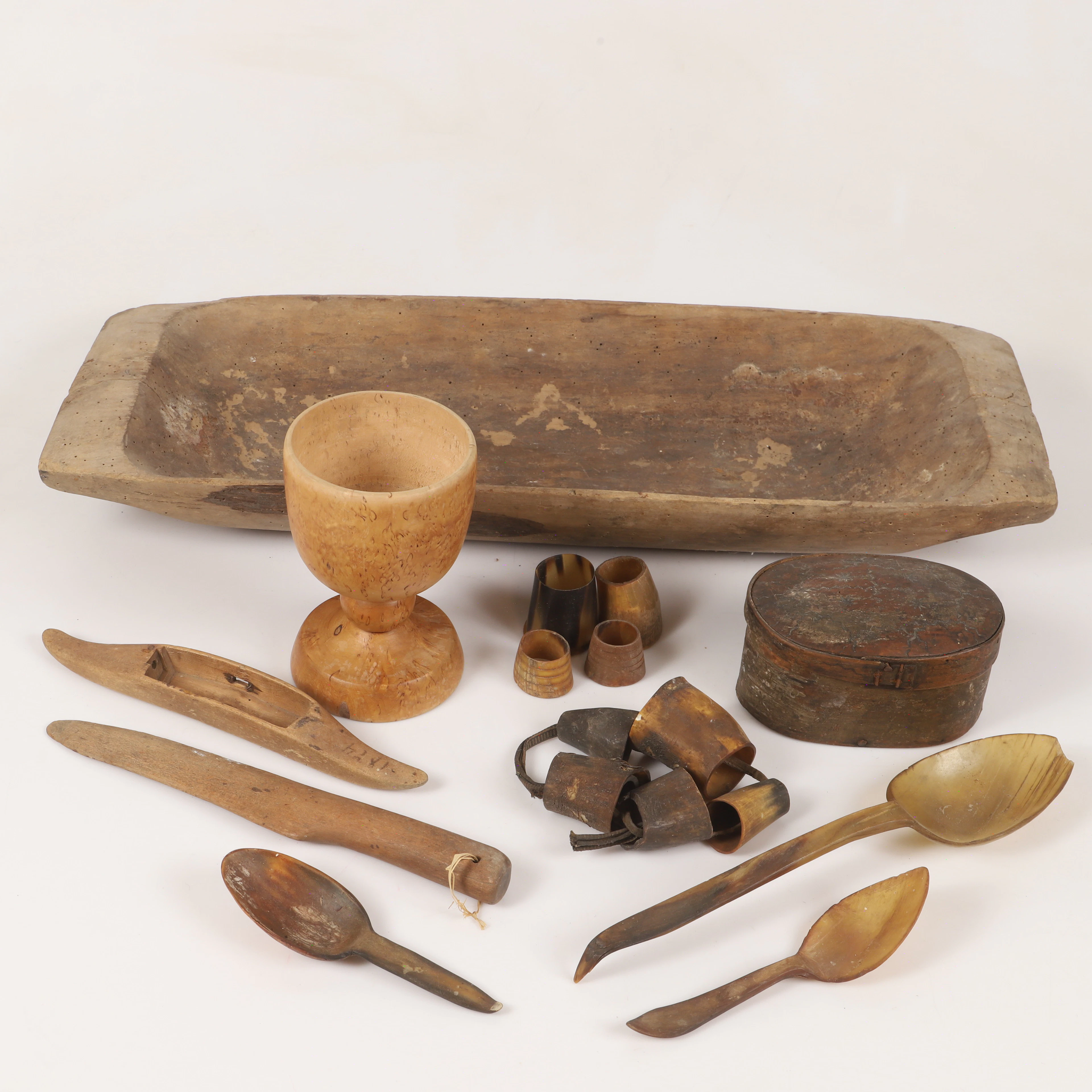 TRÅG M. M., 16 stycken, trä/horn, allmoge, 1800-tal.