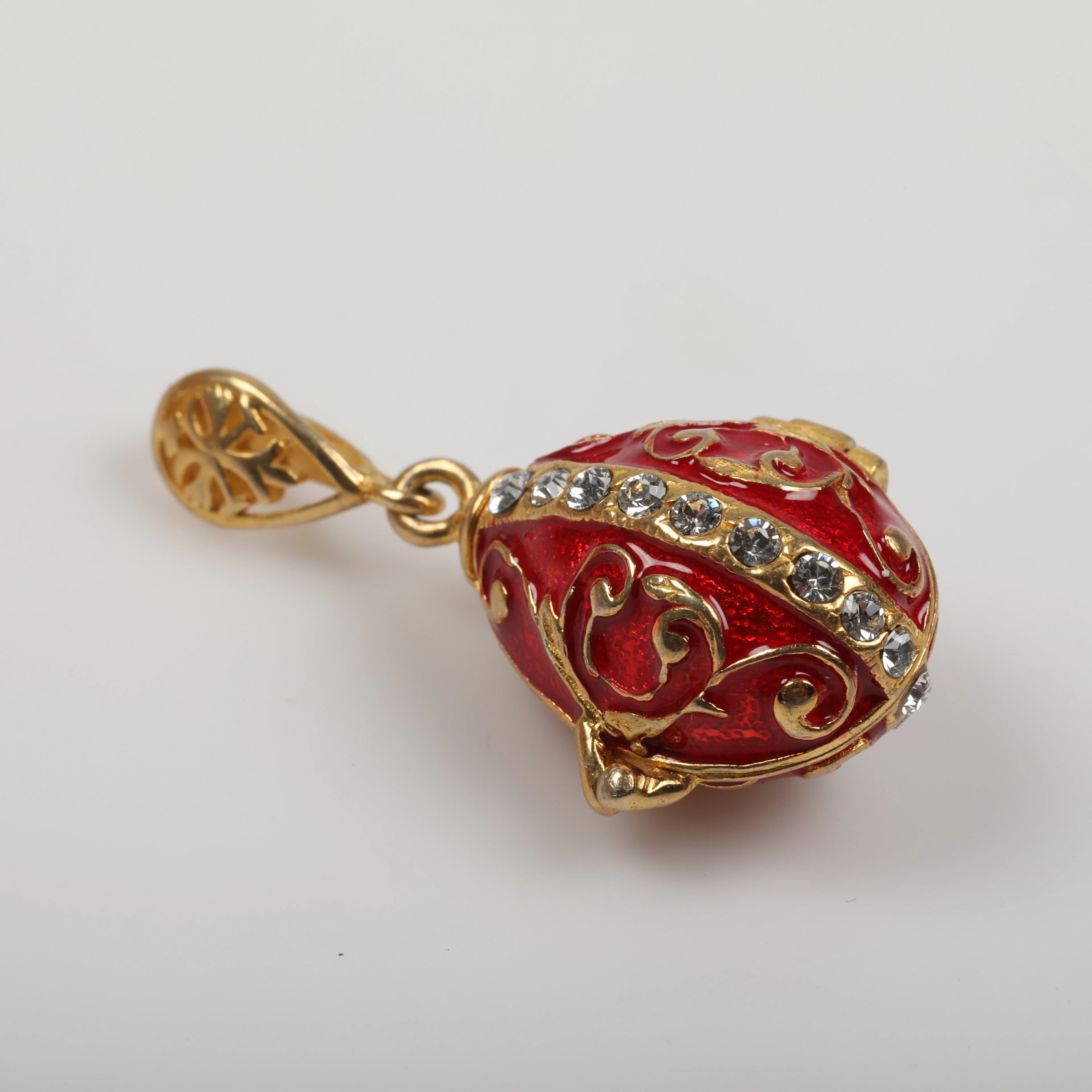 HÄNGE, ägg i Fabergé-stil, förgyllt sterlingsilver med emaljerad dekor