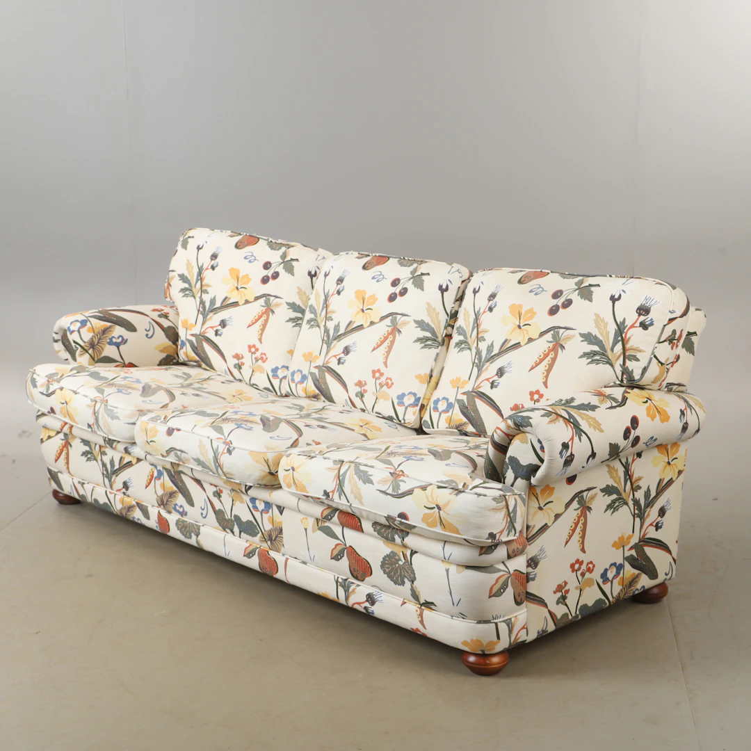 SOFFA, ”Oxford”, textilklädd, textil ”Visingsö”, Bröderna Andersson, 2000-tal.