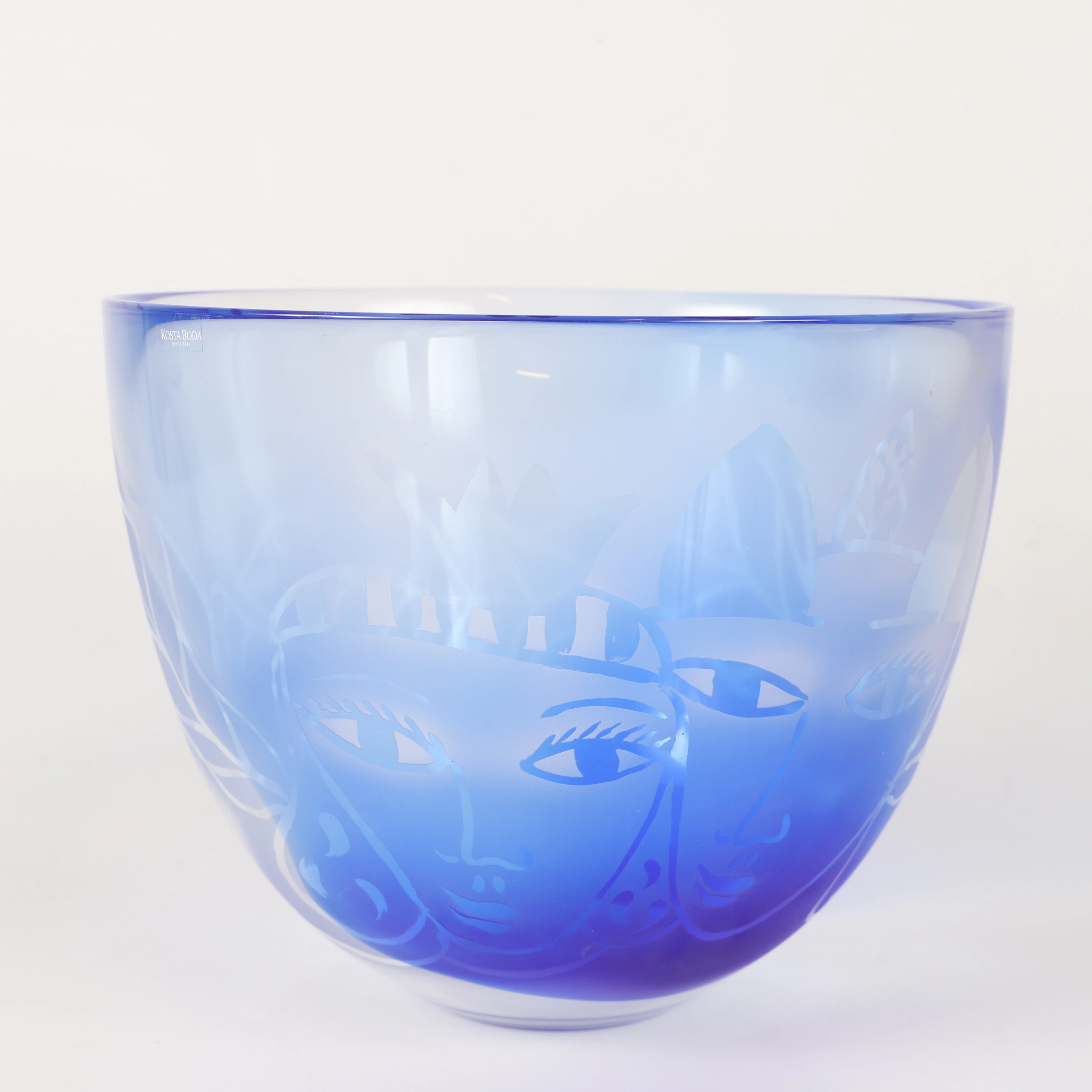 ULRICA HYDMAN-VALLIEN. Skål, "Dancing blue", glas, Kosta Boda, signerad.