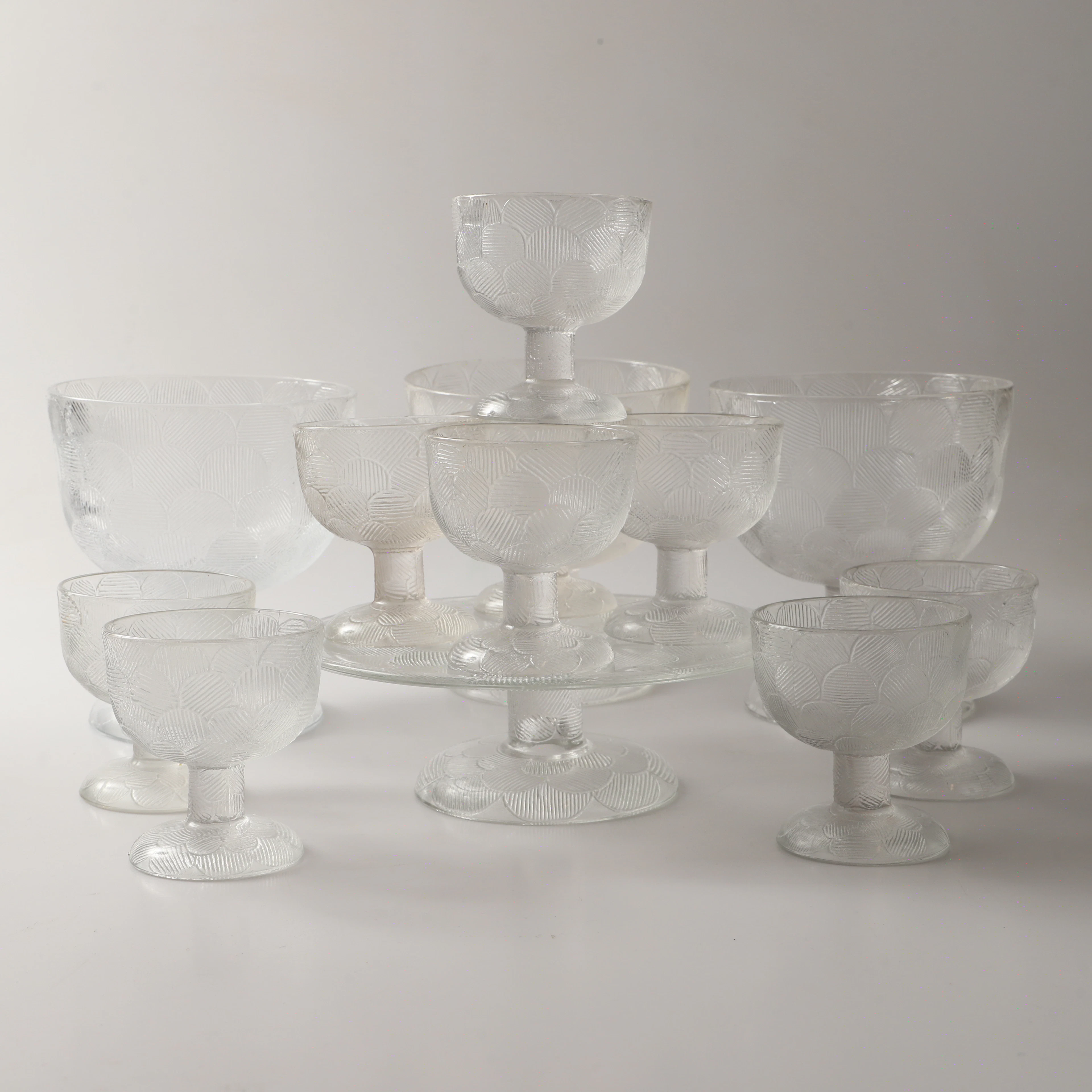 HEIKKI ORVOLA. Skålar och fat, 13 delar, "Miranda", glas, Arabia.