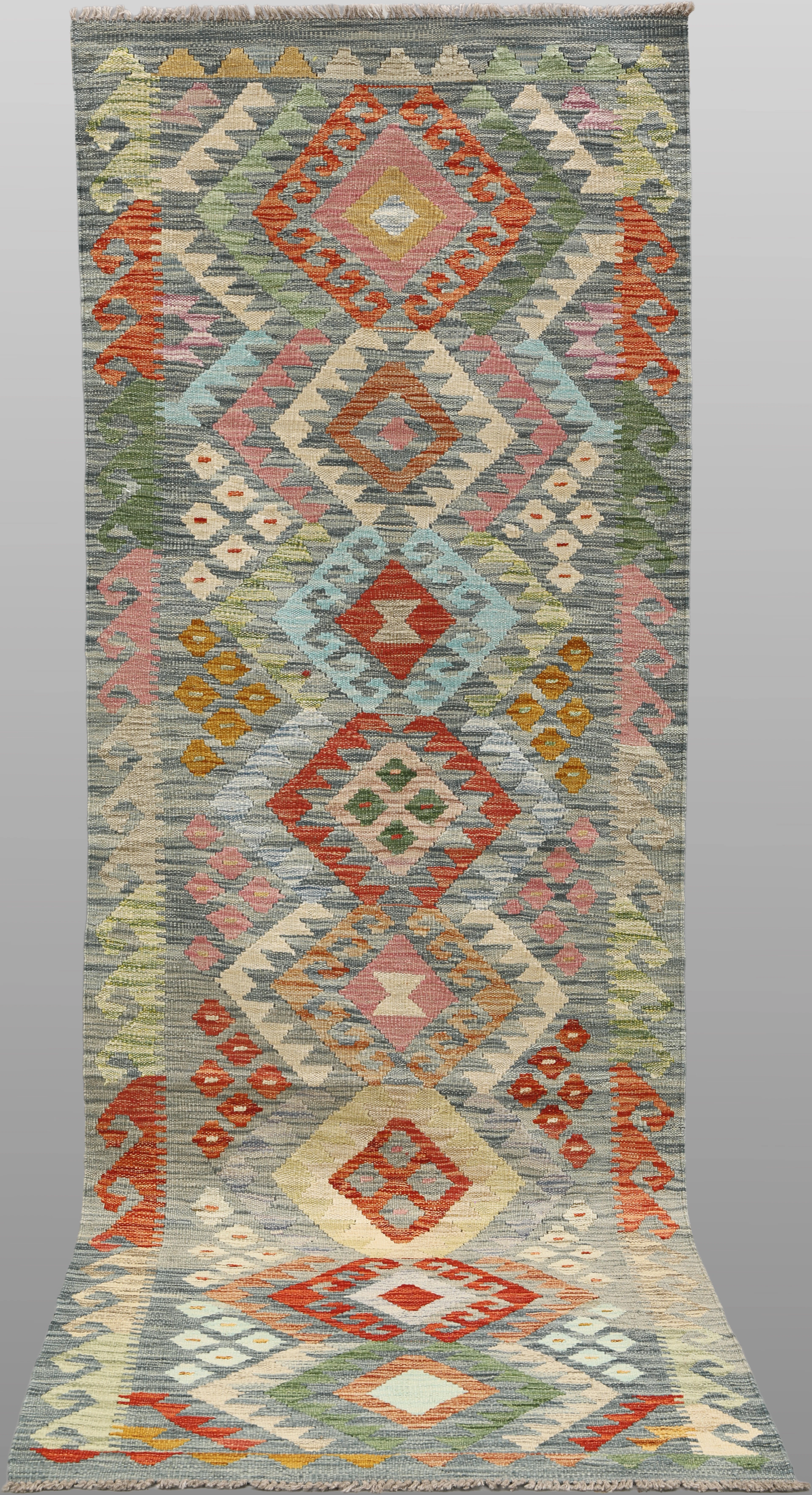 MATTA, "Kelim", galleri, 256 x 79 cm.