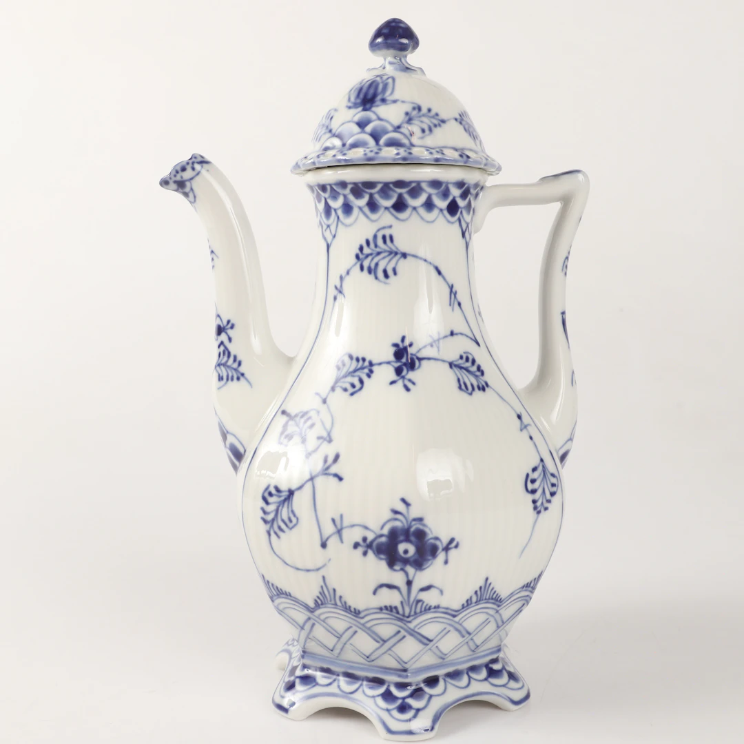 KAFFEKANNA, "Musselmalet", porslin, Royal Copenhagen, Danmark, nr 1202.