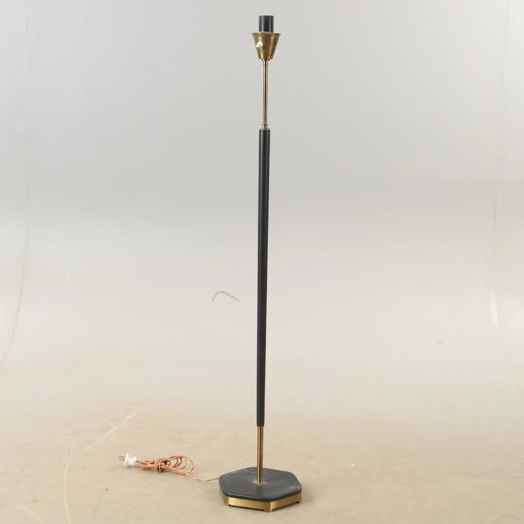 GOLVLAMPA, konstskinn och metall, 1900-talets mitt.