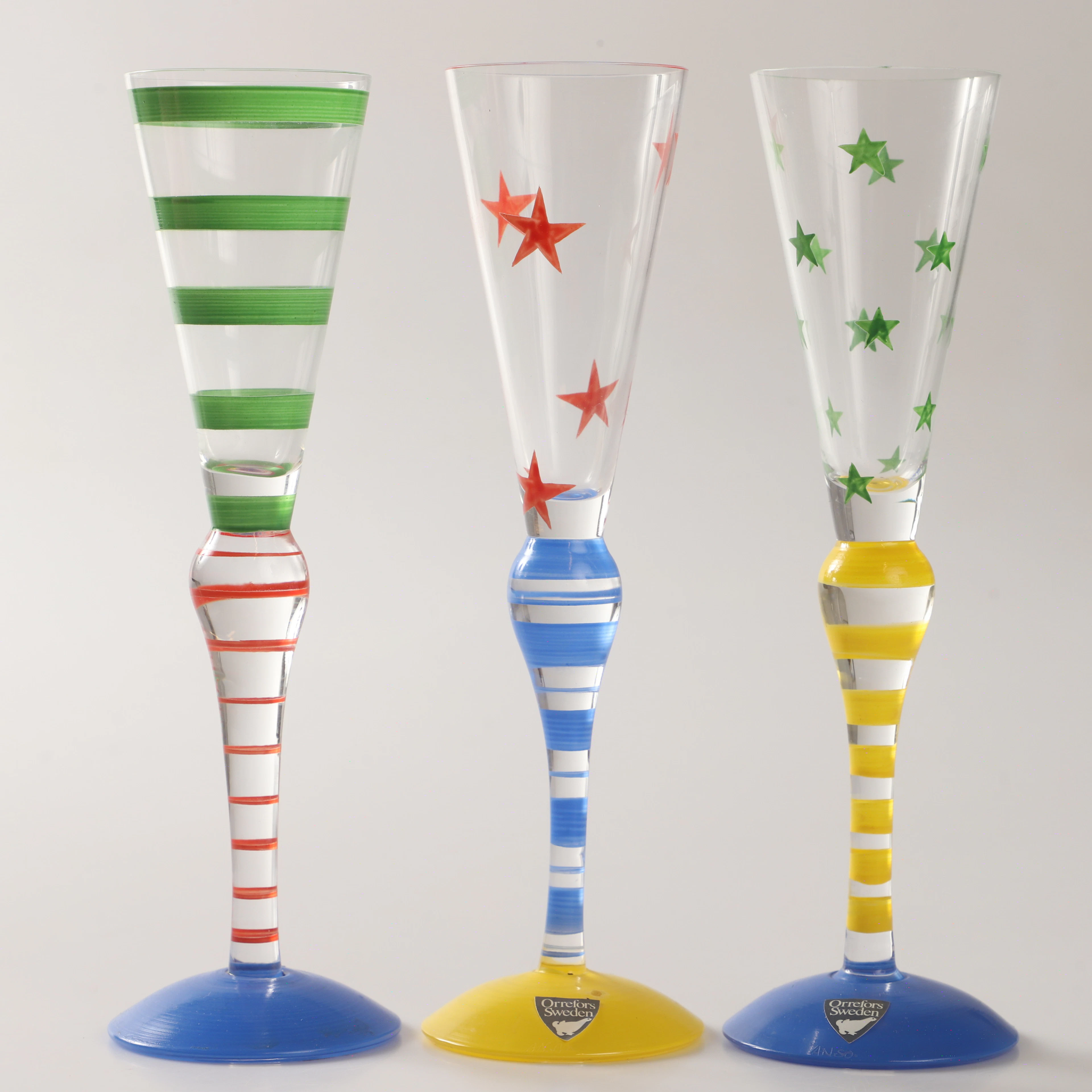ANNE NILSSON. Snapsglas, 3 stycken, "Clown", målat glas, Orrefors, signerade.