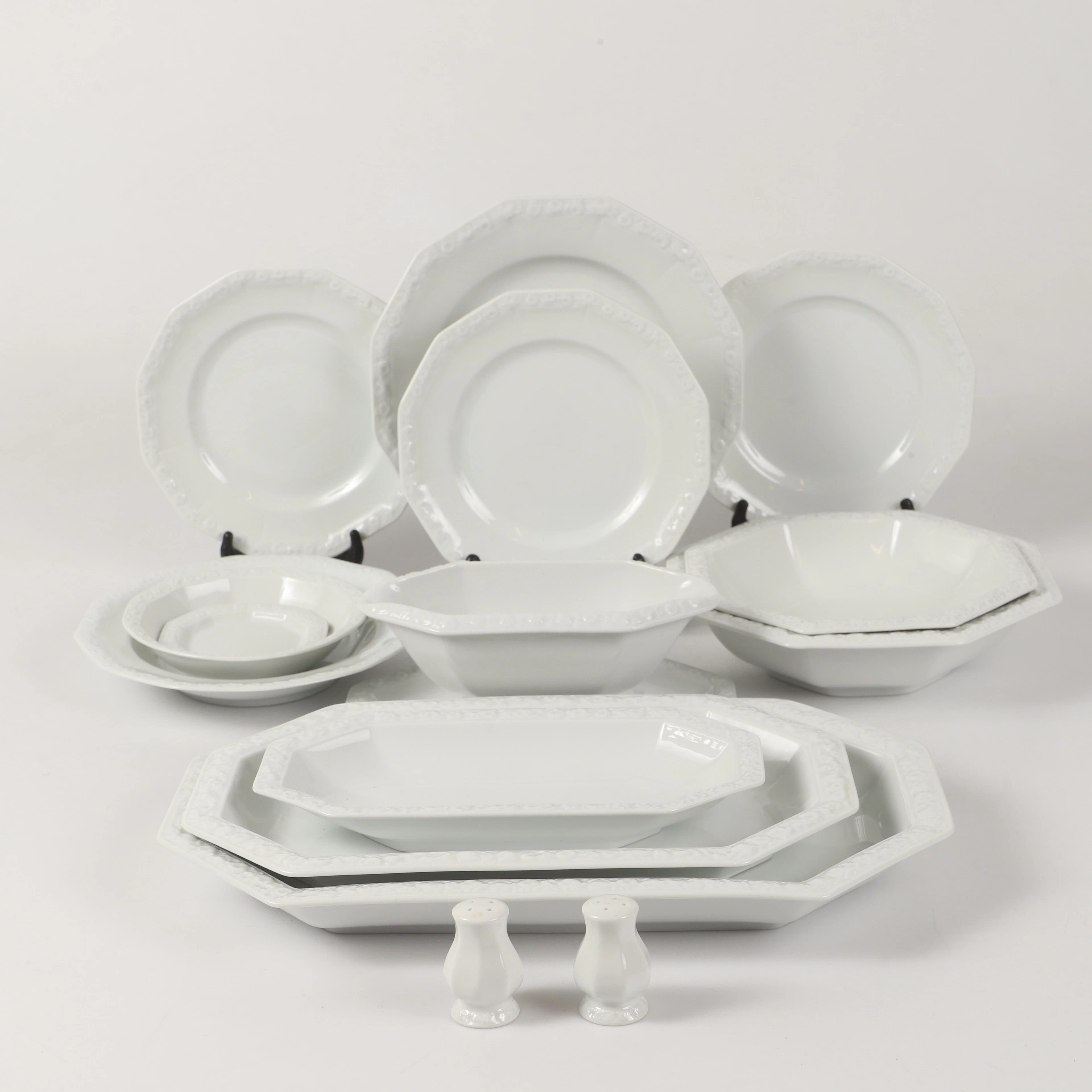 MATSERVIS, 63 delar, "Classic Rose", Rosenthal, Tyskland.