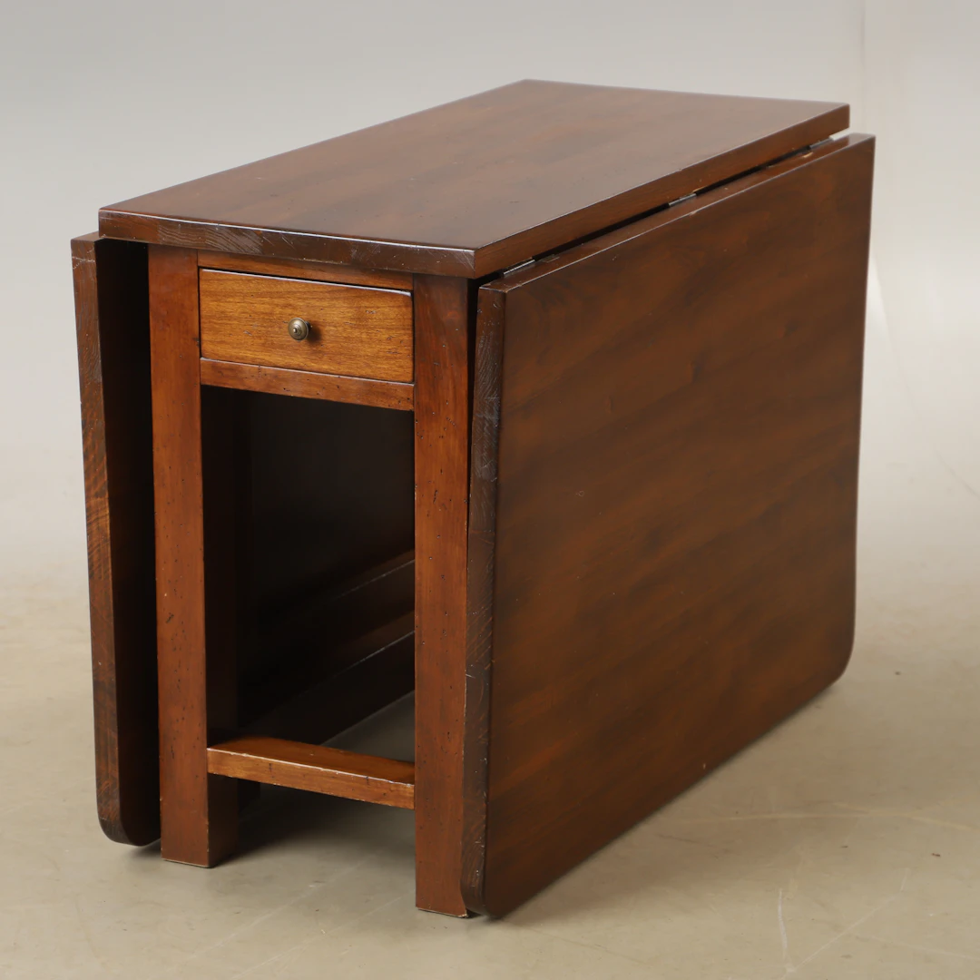 SLAGBORD, mahogny, 1900-talets andra hälft.