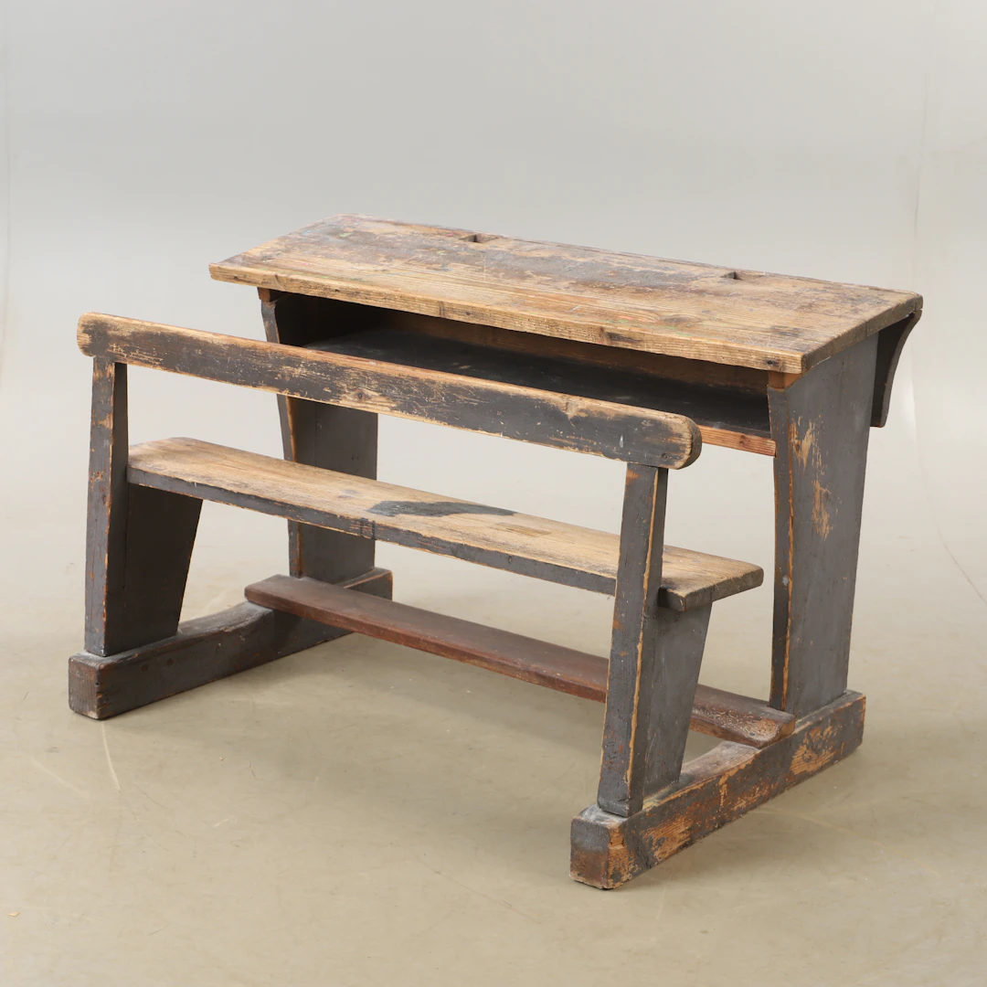 SKOLBÄNK, dubbel, furu, 1900-talets första hälft.