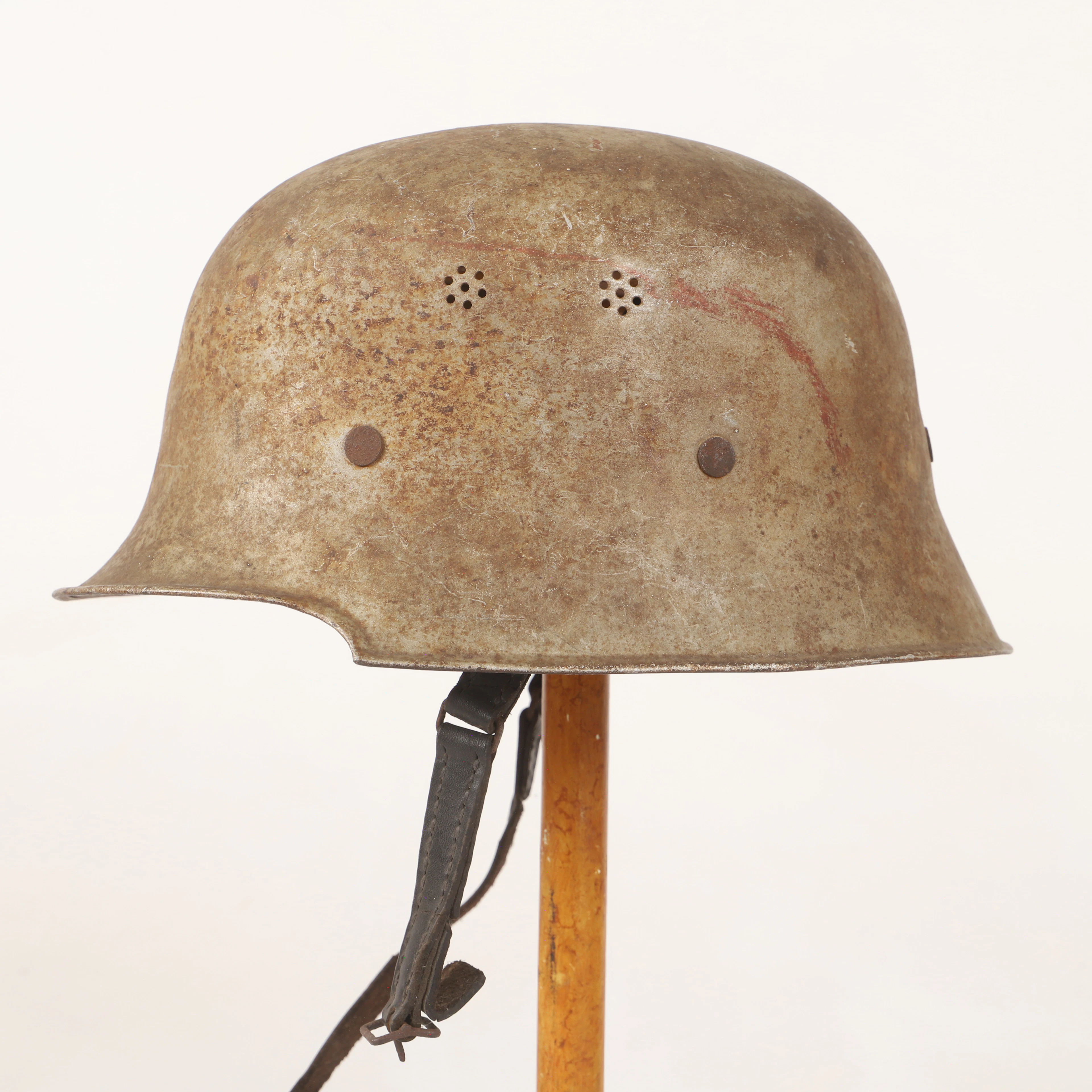MILITÄRHJÄLM, troligen Tyskland, 1900-tal.